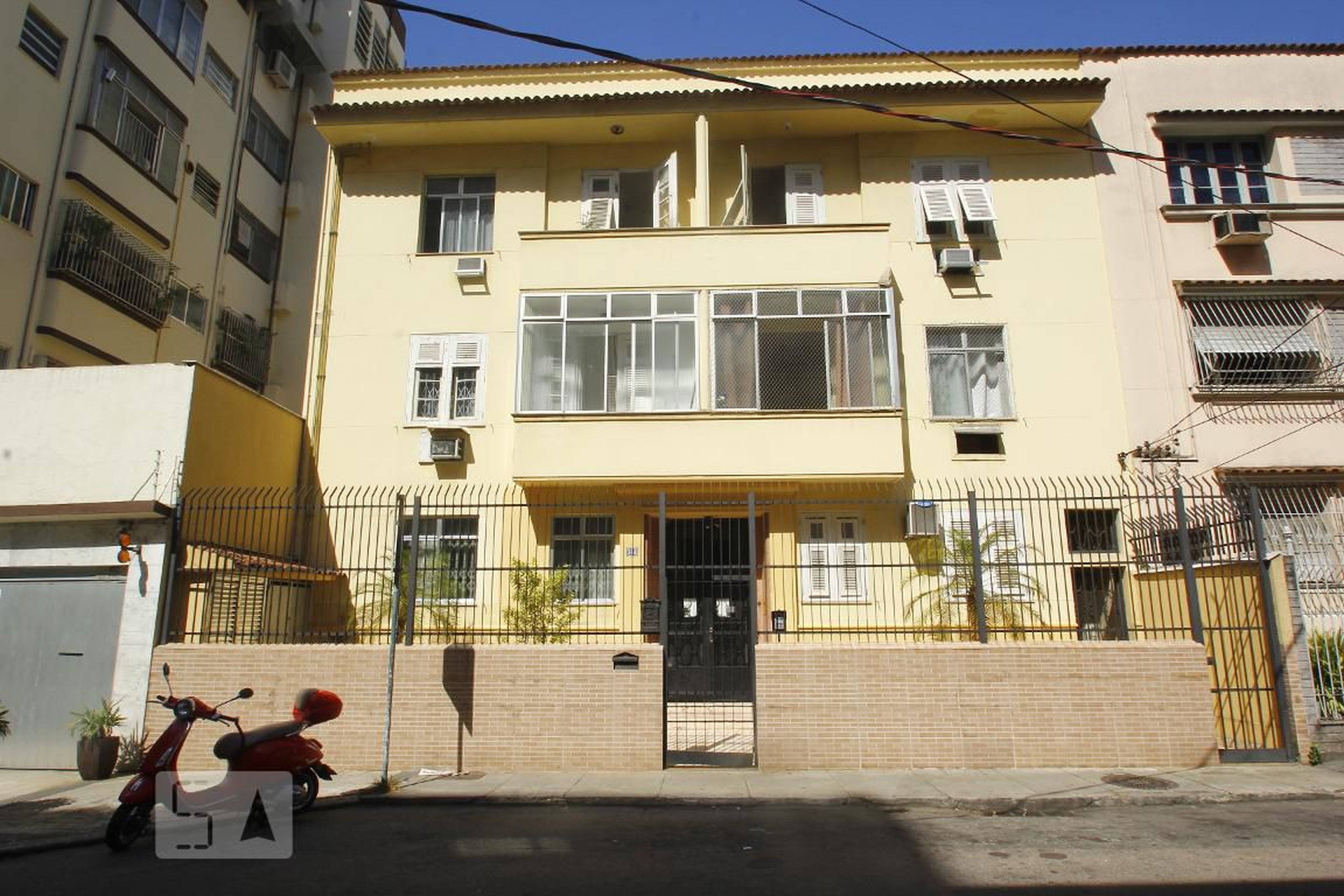 Fachada do Prédio Condomínio em Rua Sorocaba, 344