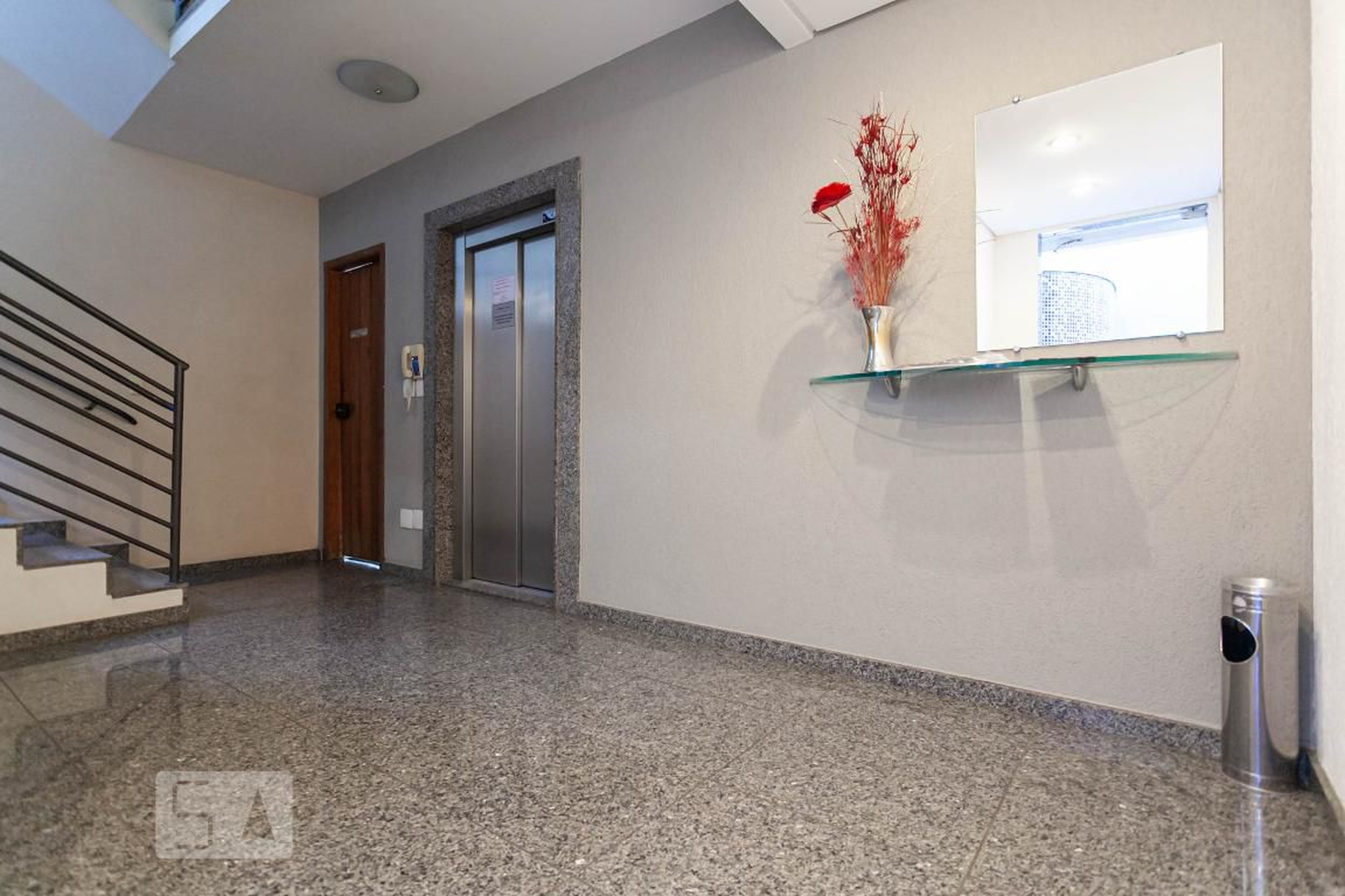 Hall Social - R Raphael