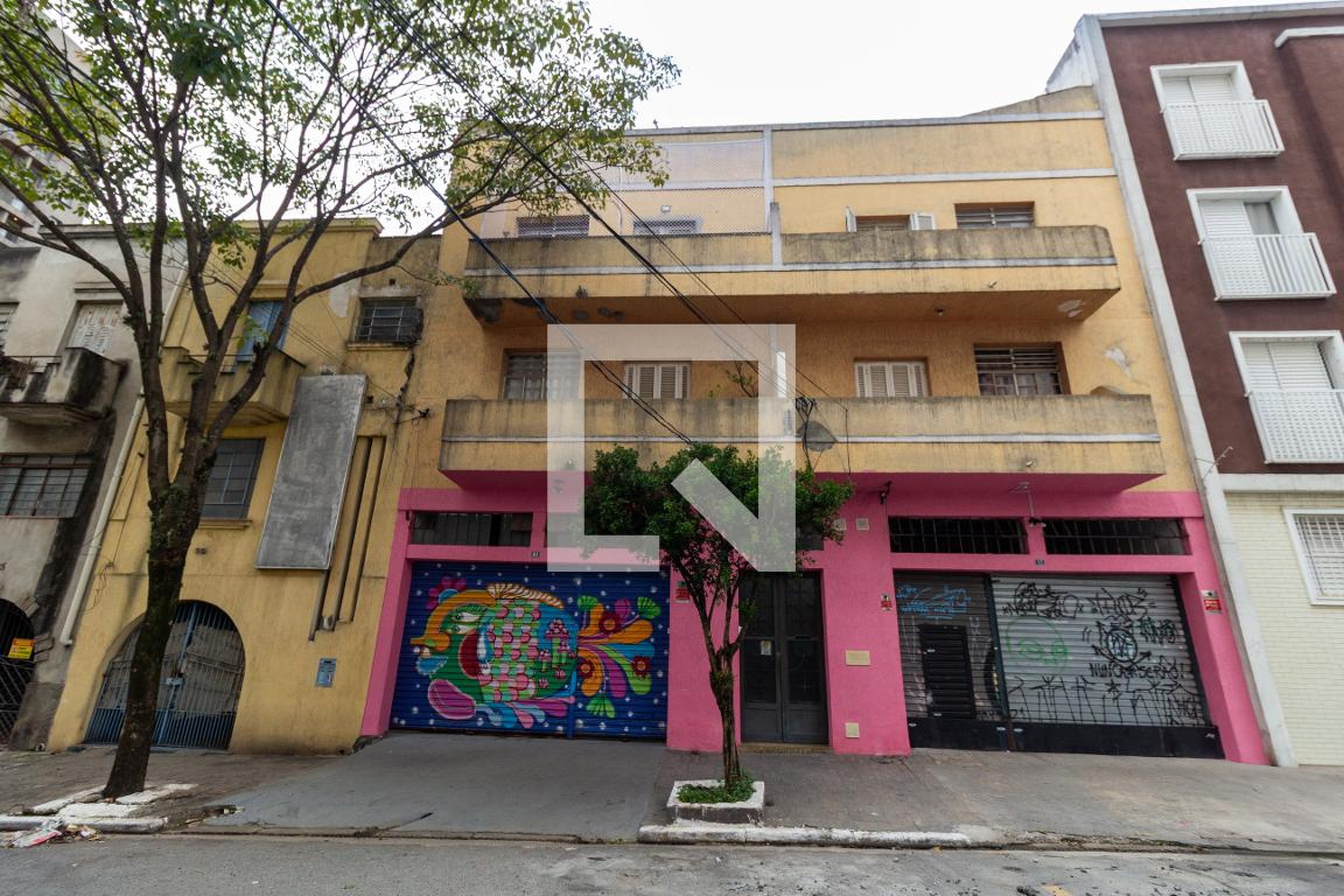 Fachada Condomínio em Rua Lopes de Oliveira, 89