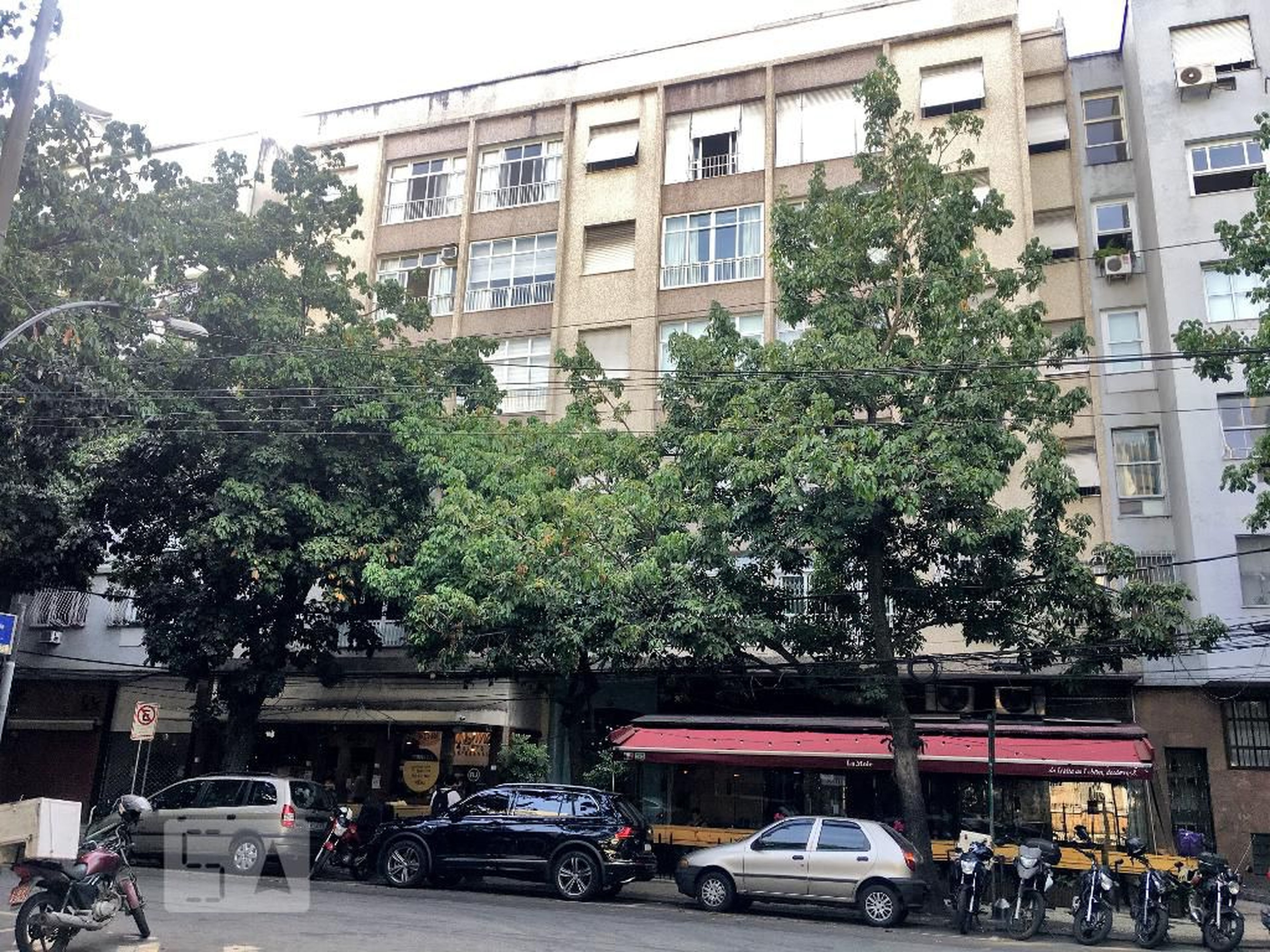 Fachada Condomínio em Rua Dias Ferreira, 147