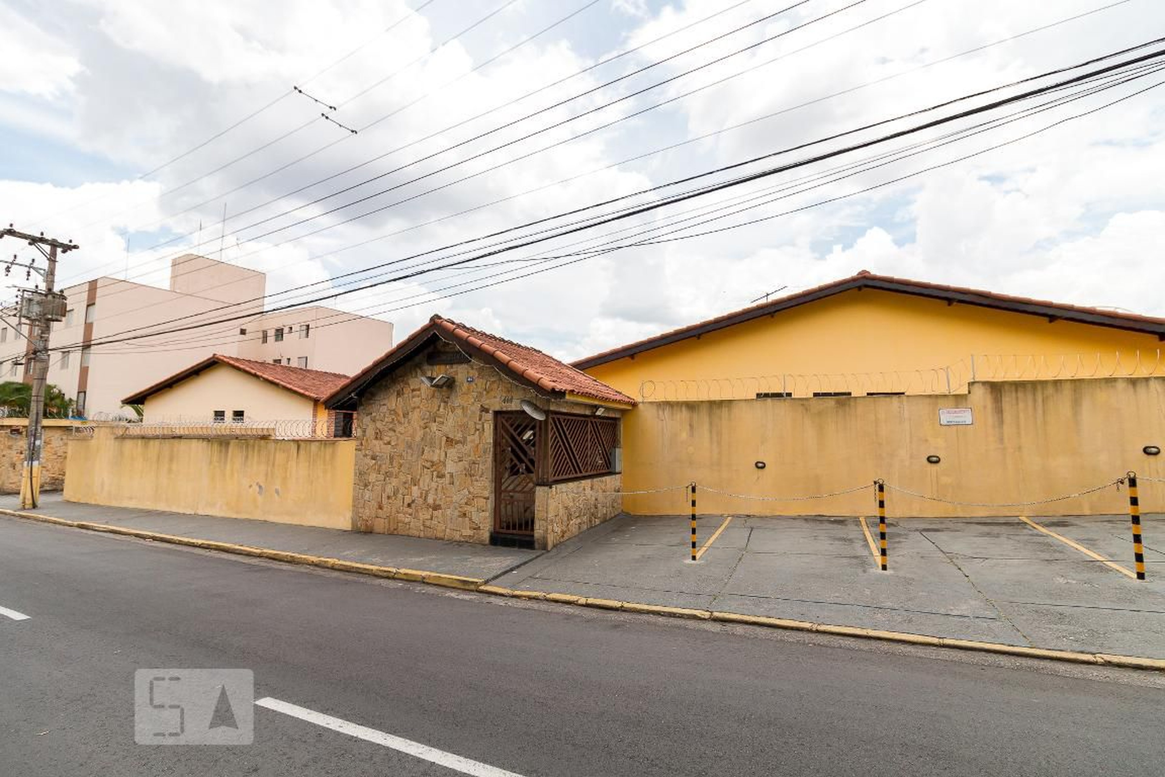 Fachada do condomínio Condomínio Bom Clima I