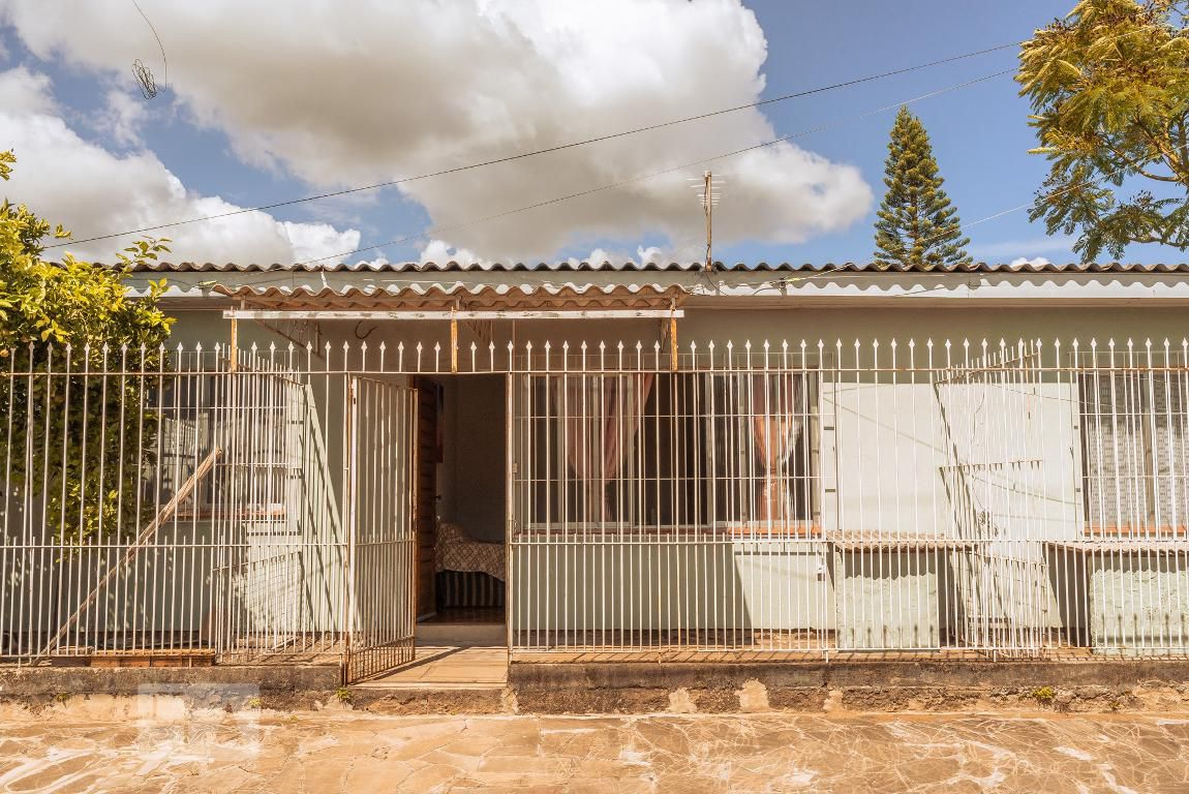 Fachada Condomínio em Rua Luís Maurício Scolari, 100