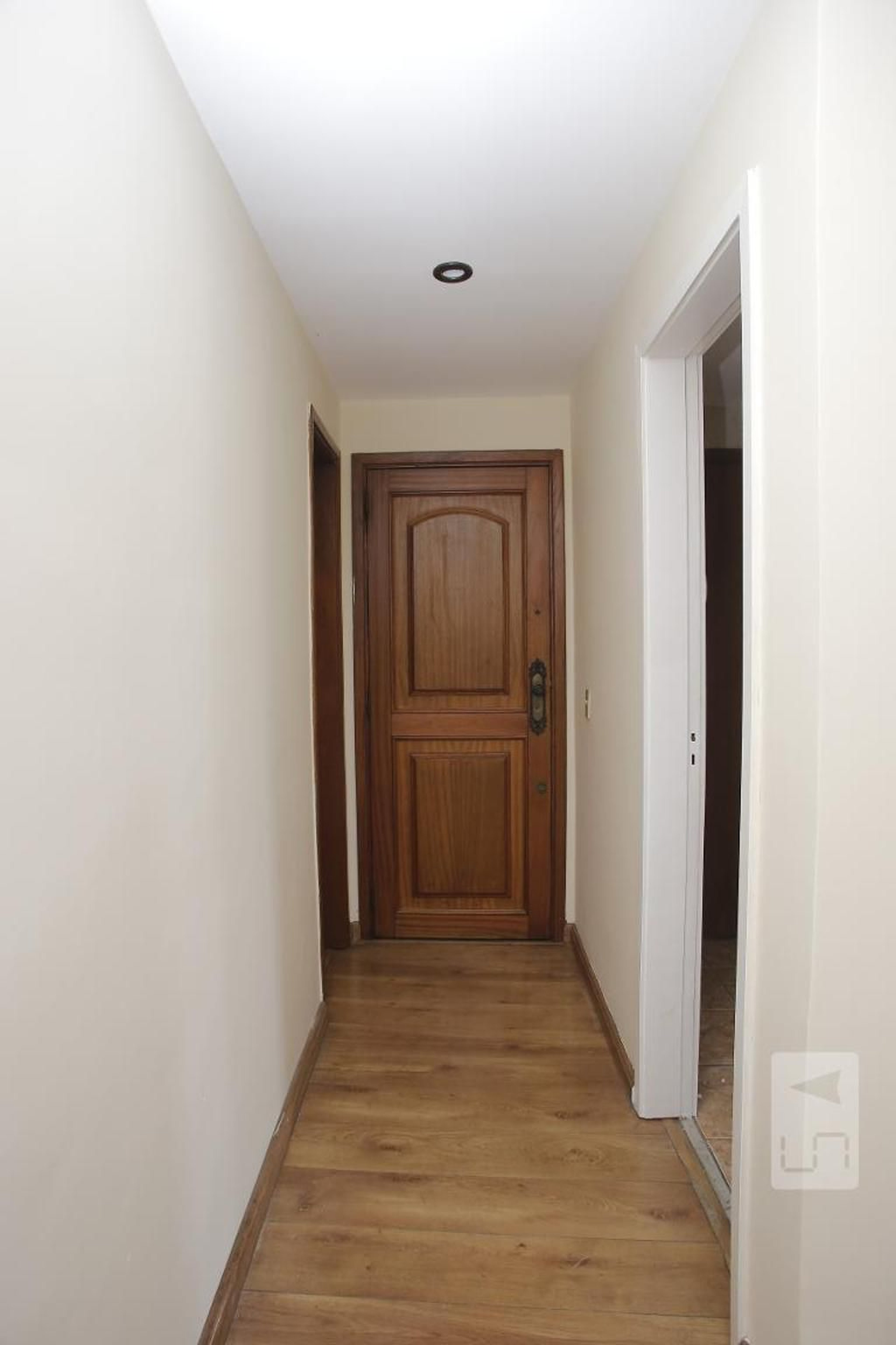 Entrada Condomínio em Rua Mariz e Barros, 856