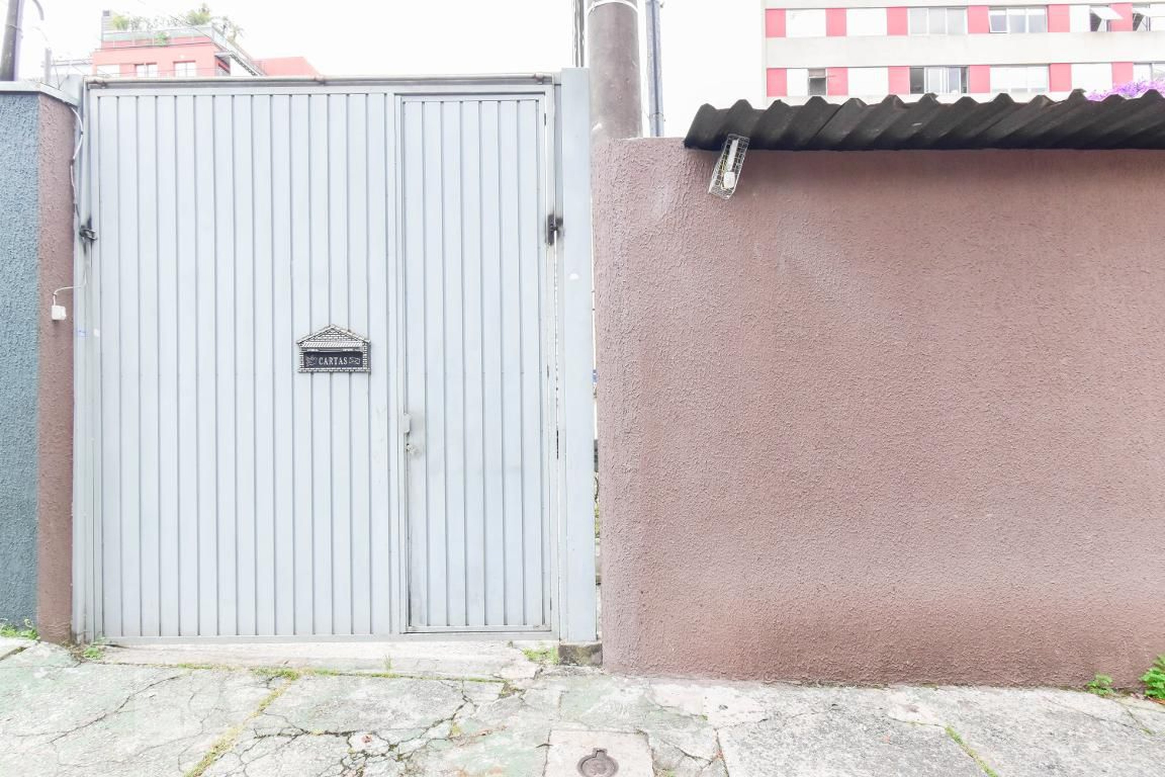 Fachada Condomínio em Rua João Moura, 1416