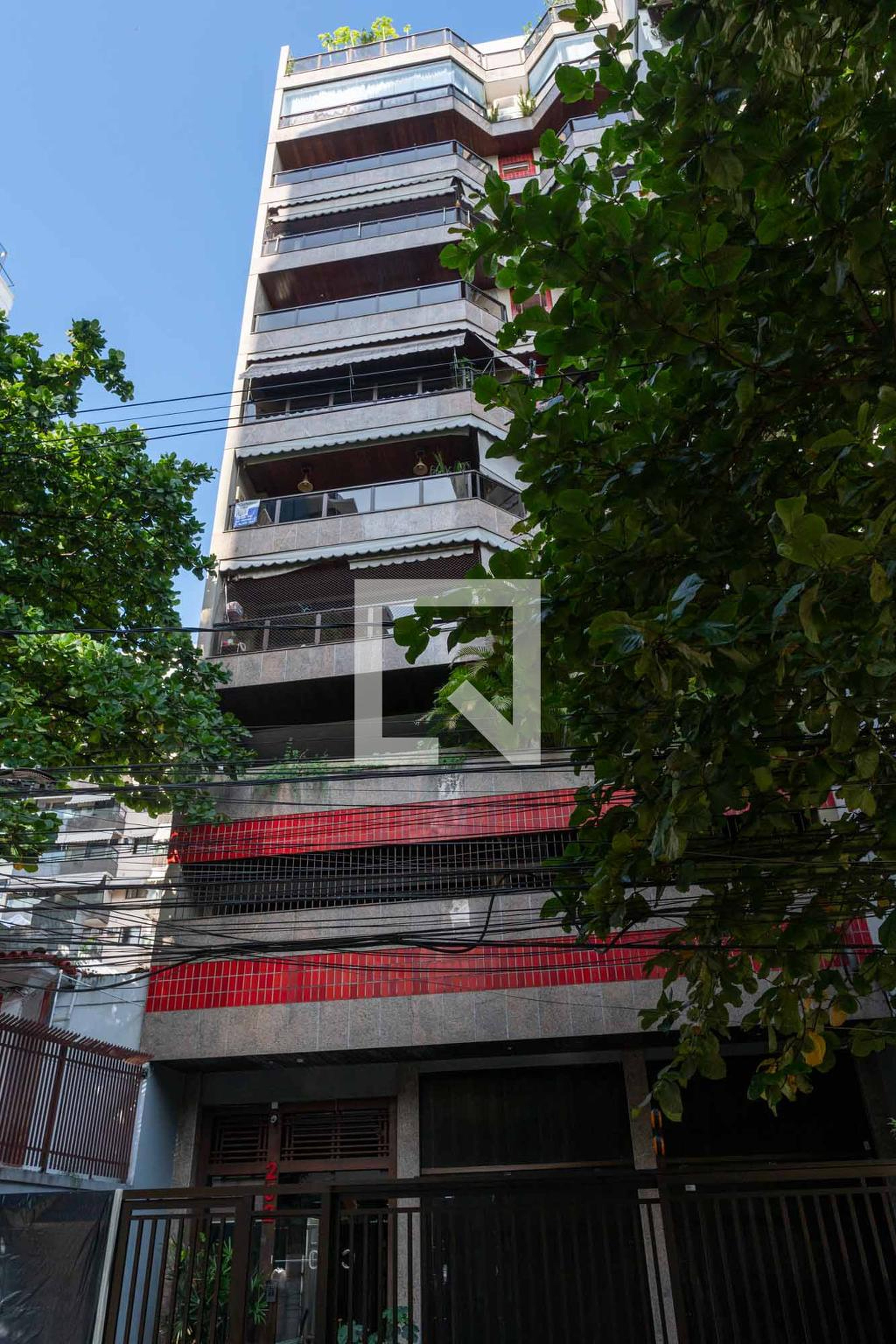 Fachada Condomínio em Rua Domingues de Sá, 292