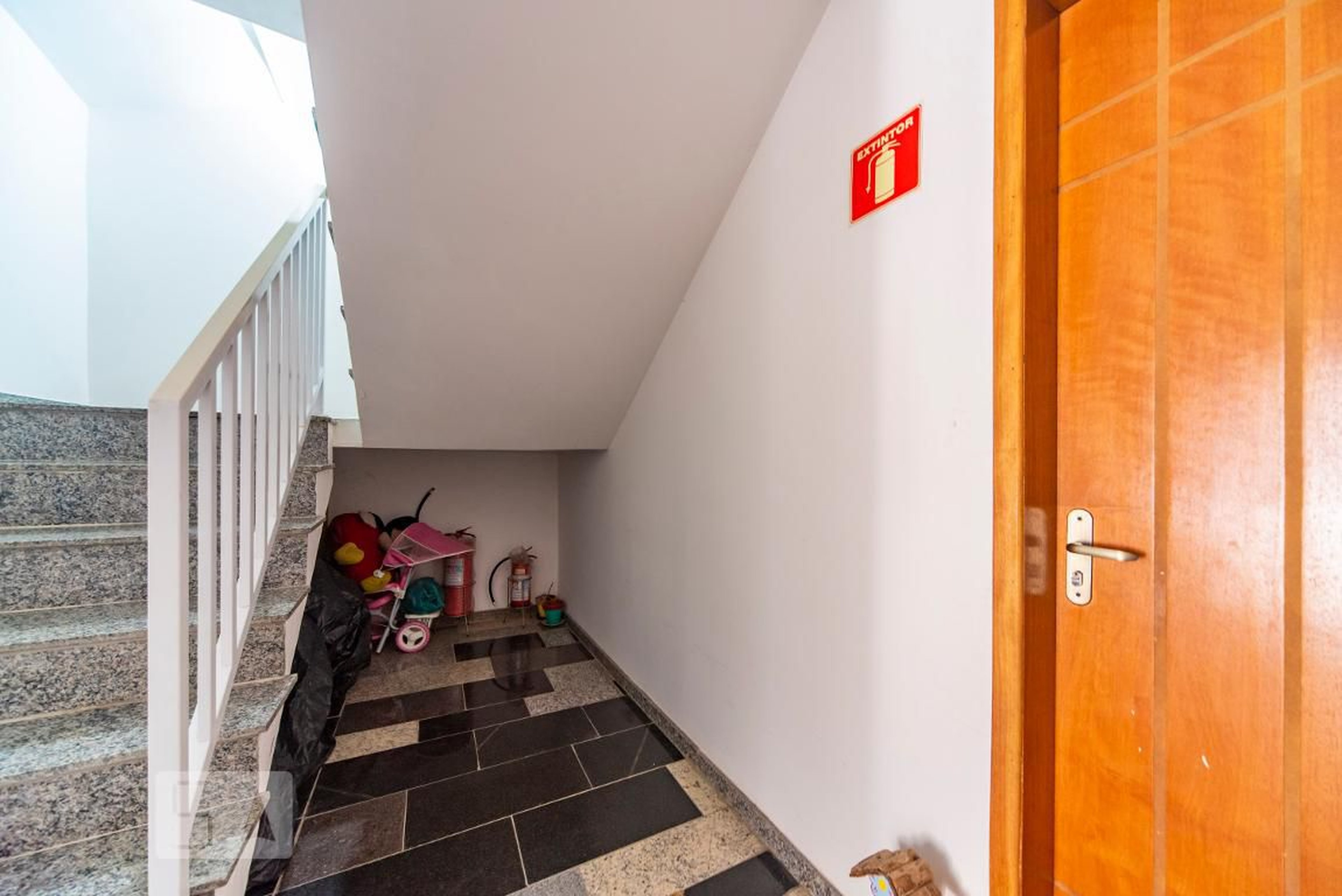 Hall de Entrada Condomínio em Rua Congonhas, 210