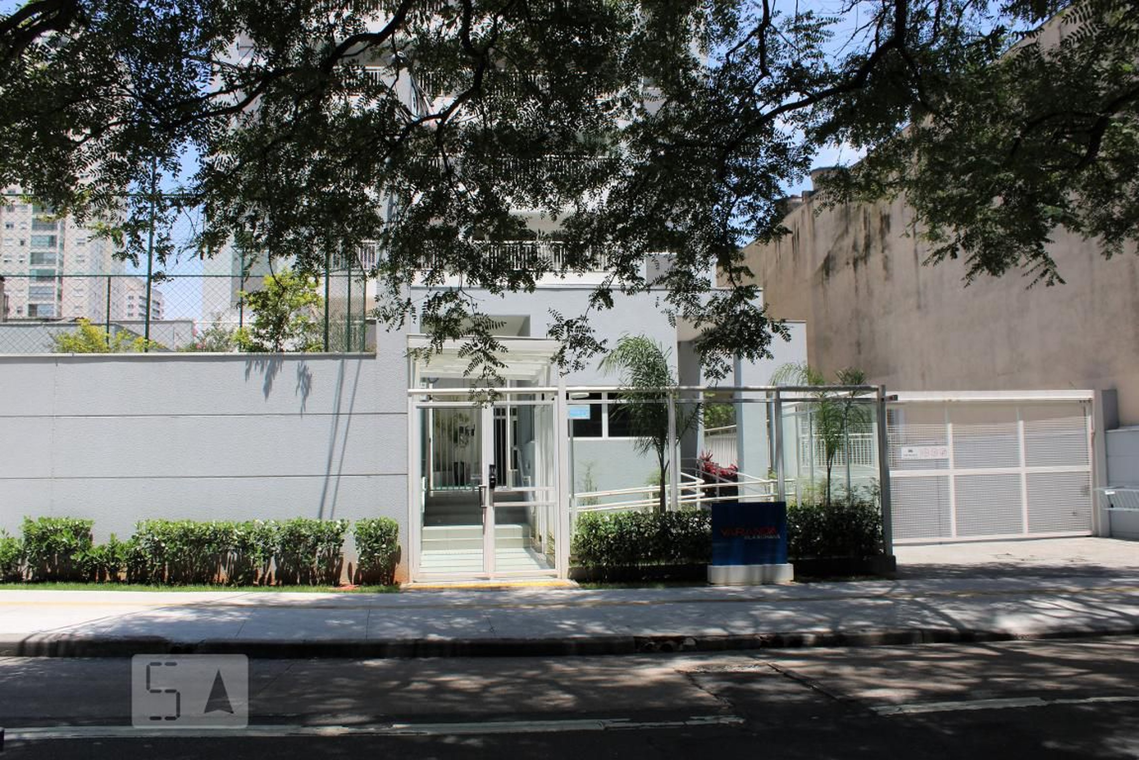 Fachada Condomínio em Rua Catão, 281