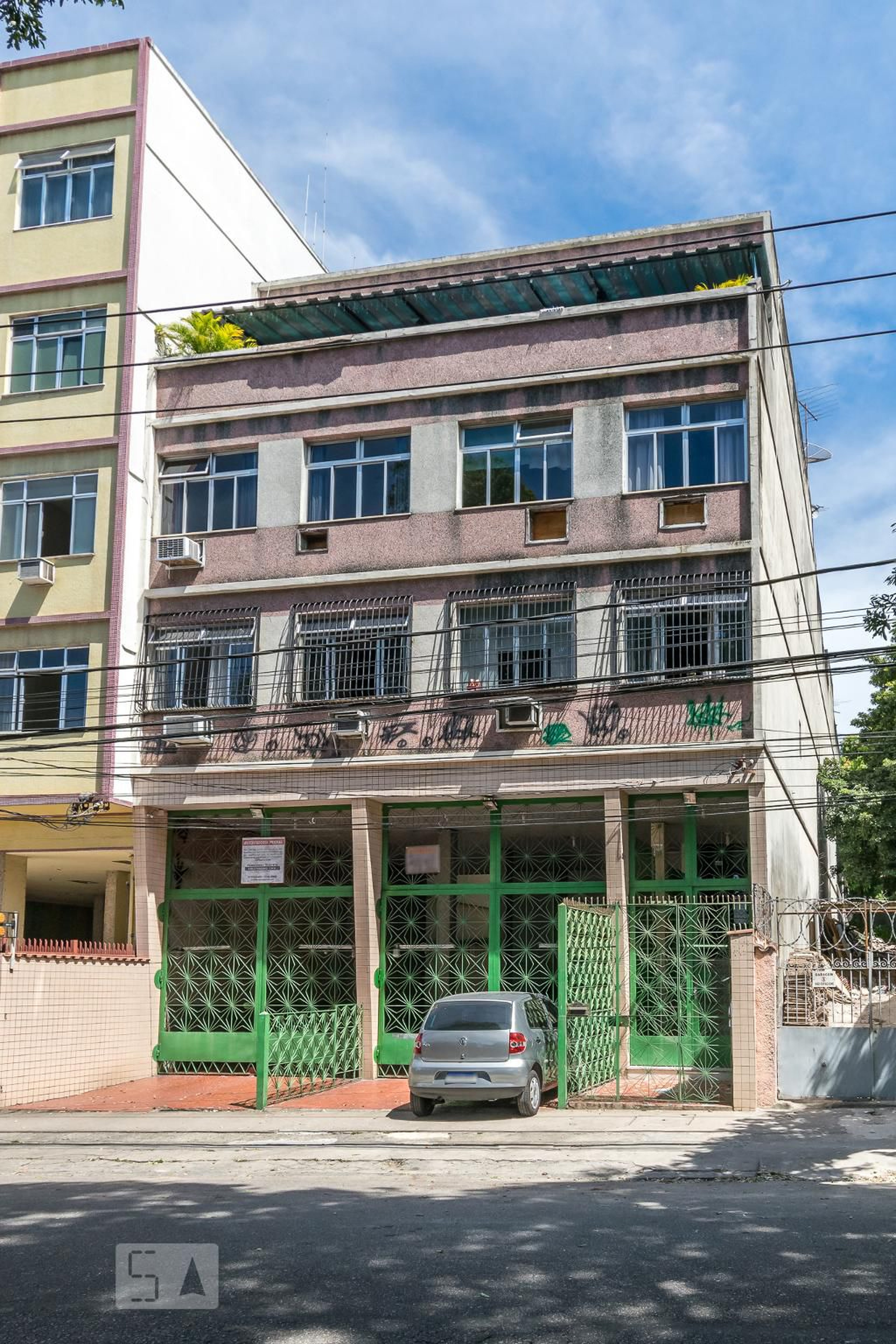 Fachada do Prédio Condomínio em Rua Euclídes Faria, 181