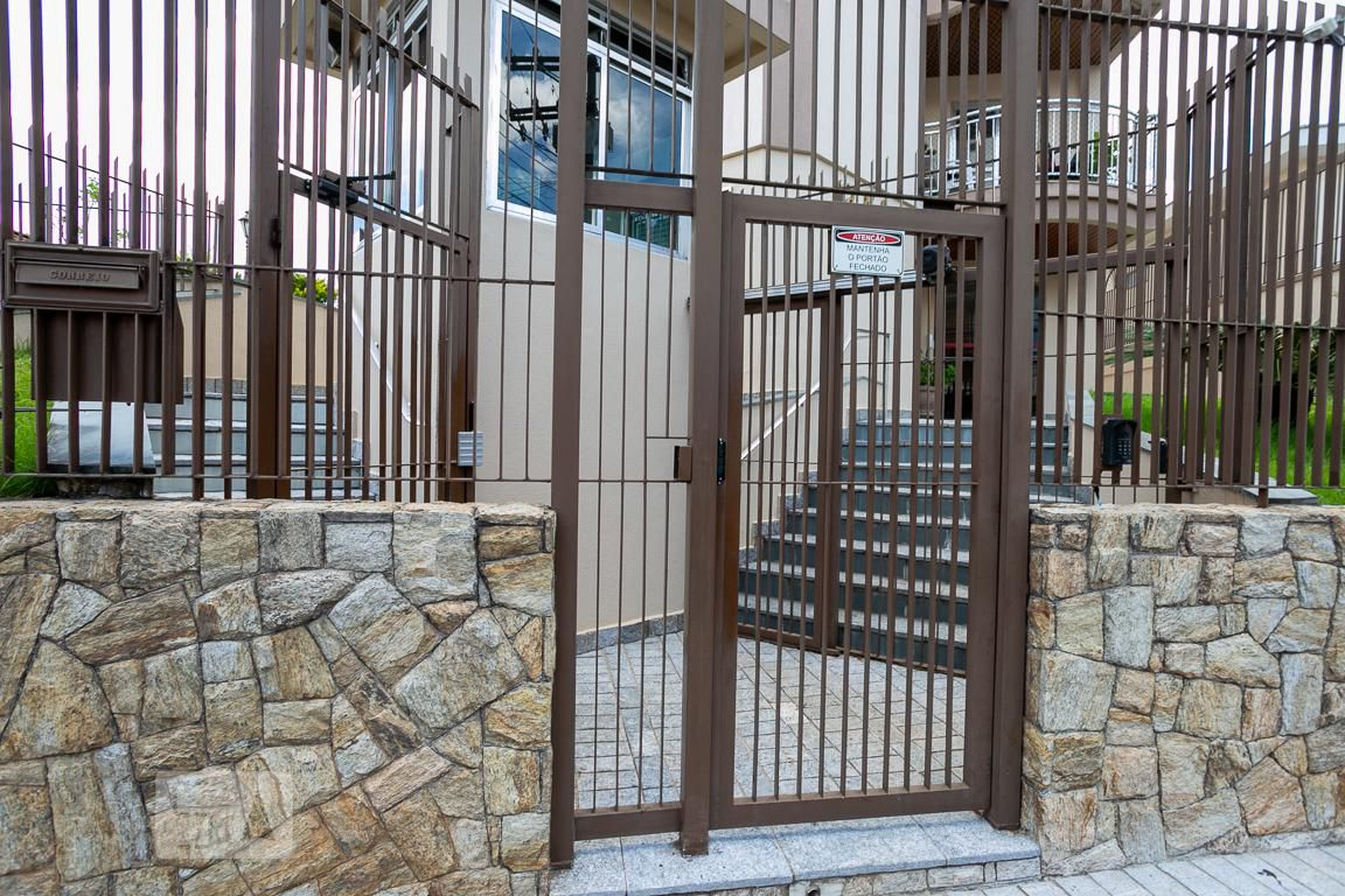 Fachada do Condomínio Condomínio Colinas