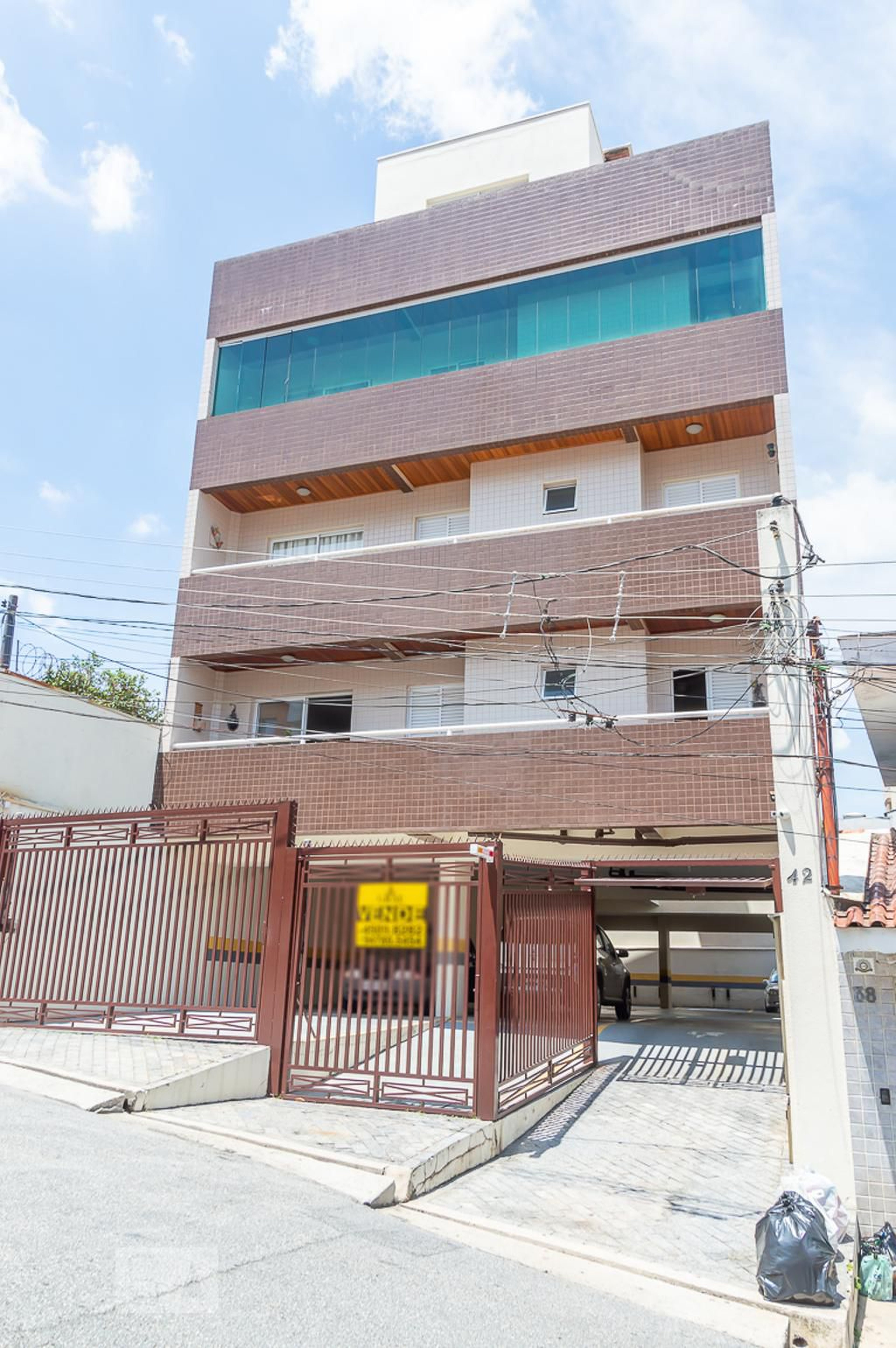 Fachada Condomínio em Rua Maria Artioli Corradi, 42