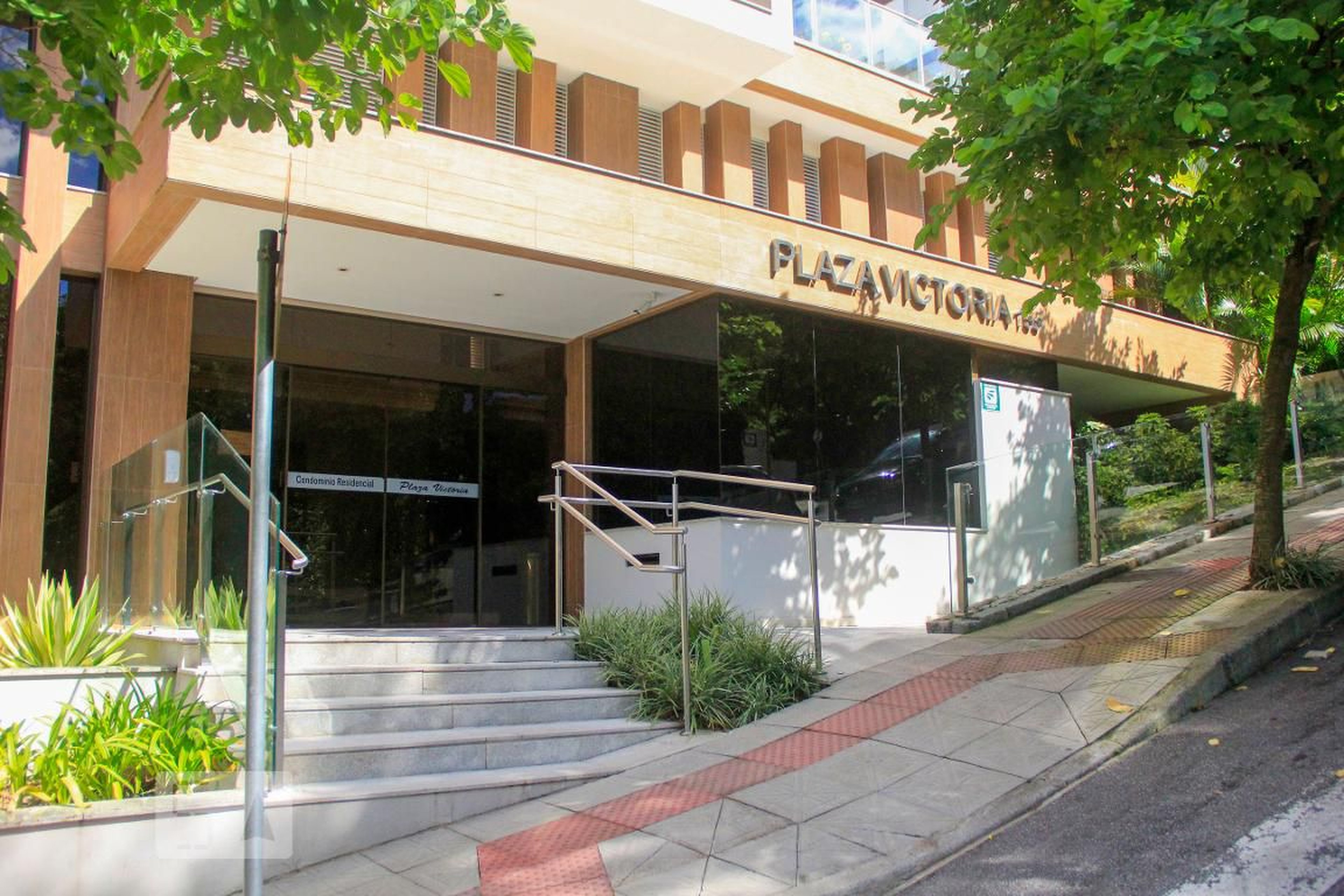 Fachada Condomínio Plaza Victória