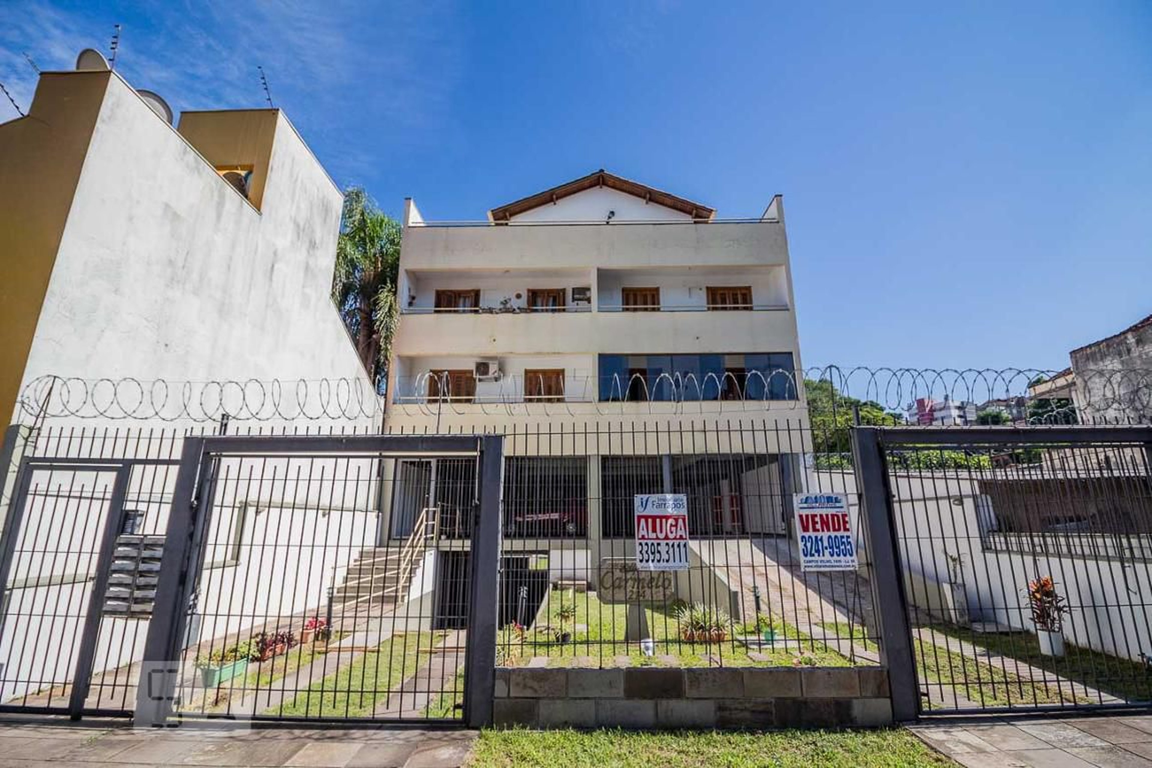 Fachada Condomínio em Rua Oscar Schneider, 214