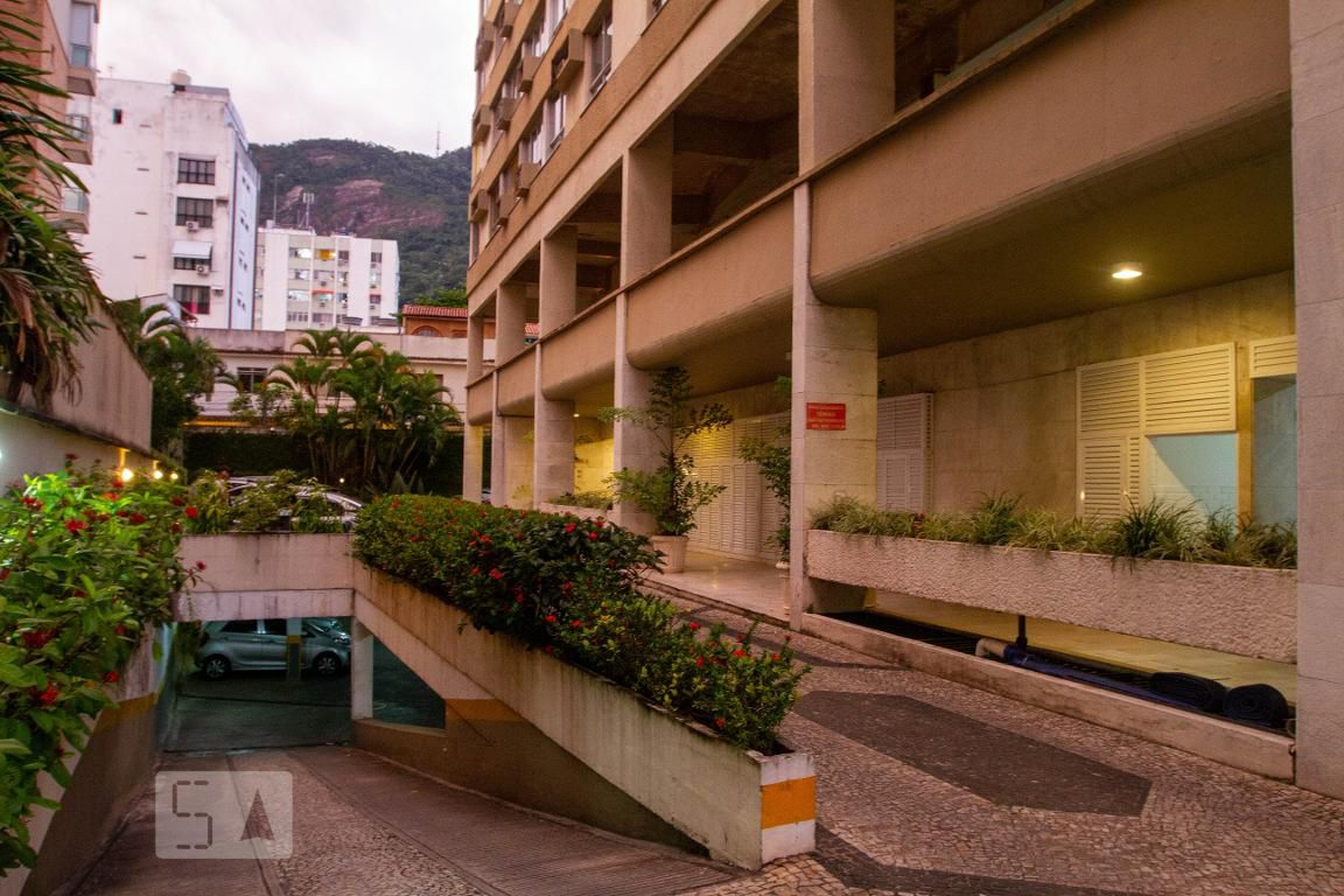 Entrada do Prédio - Edifício Jardim Botanico