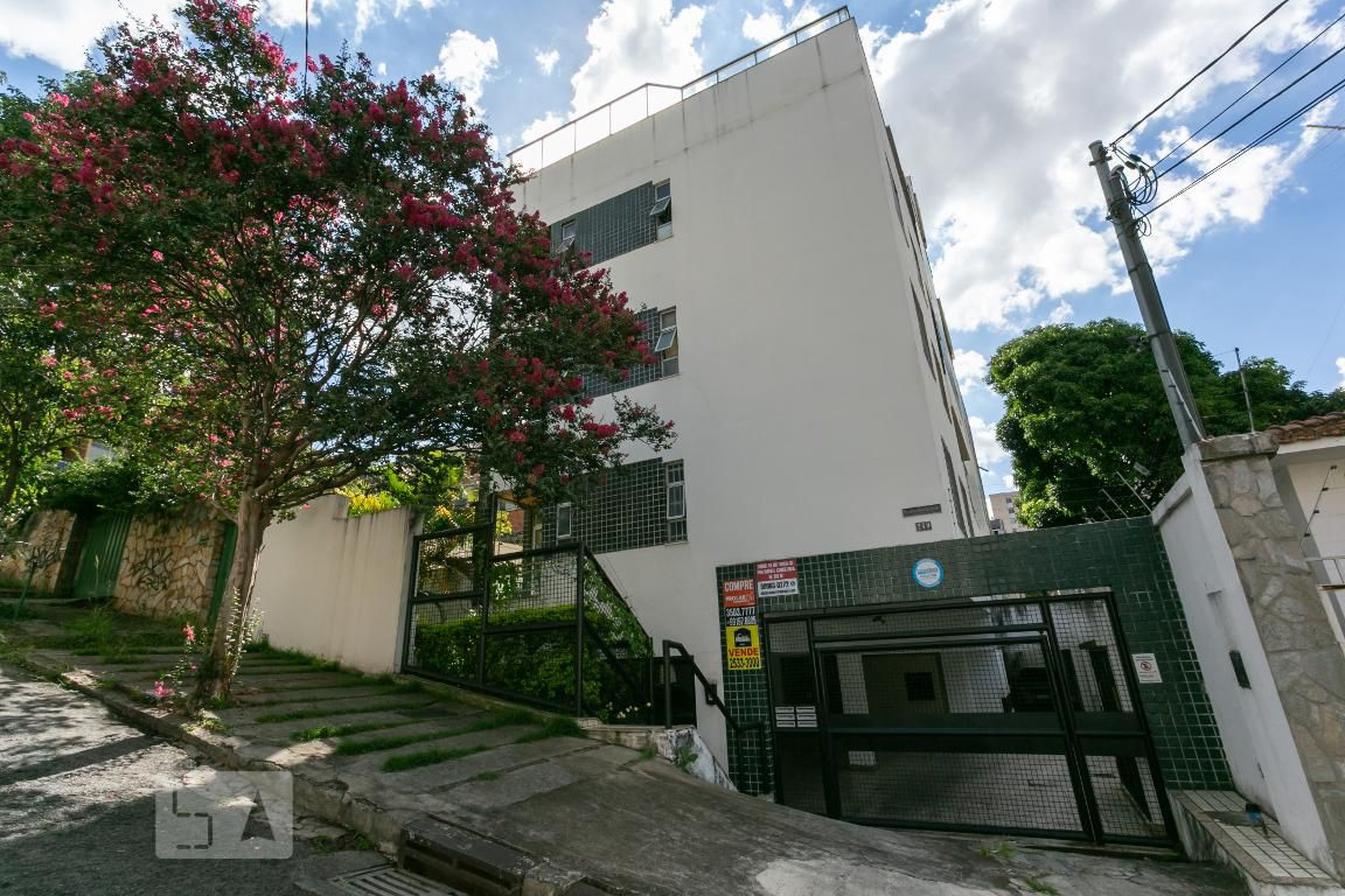 Fachada Condomínio em Rua Saldanha da Gama, 249