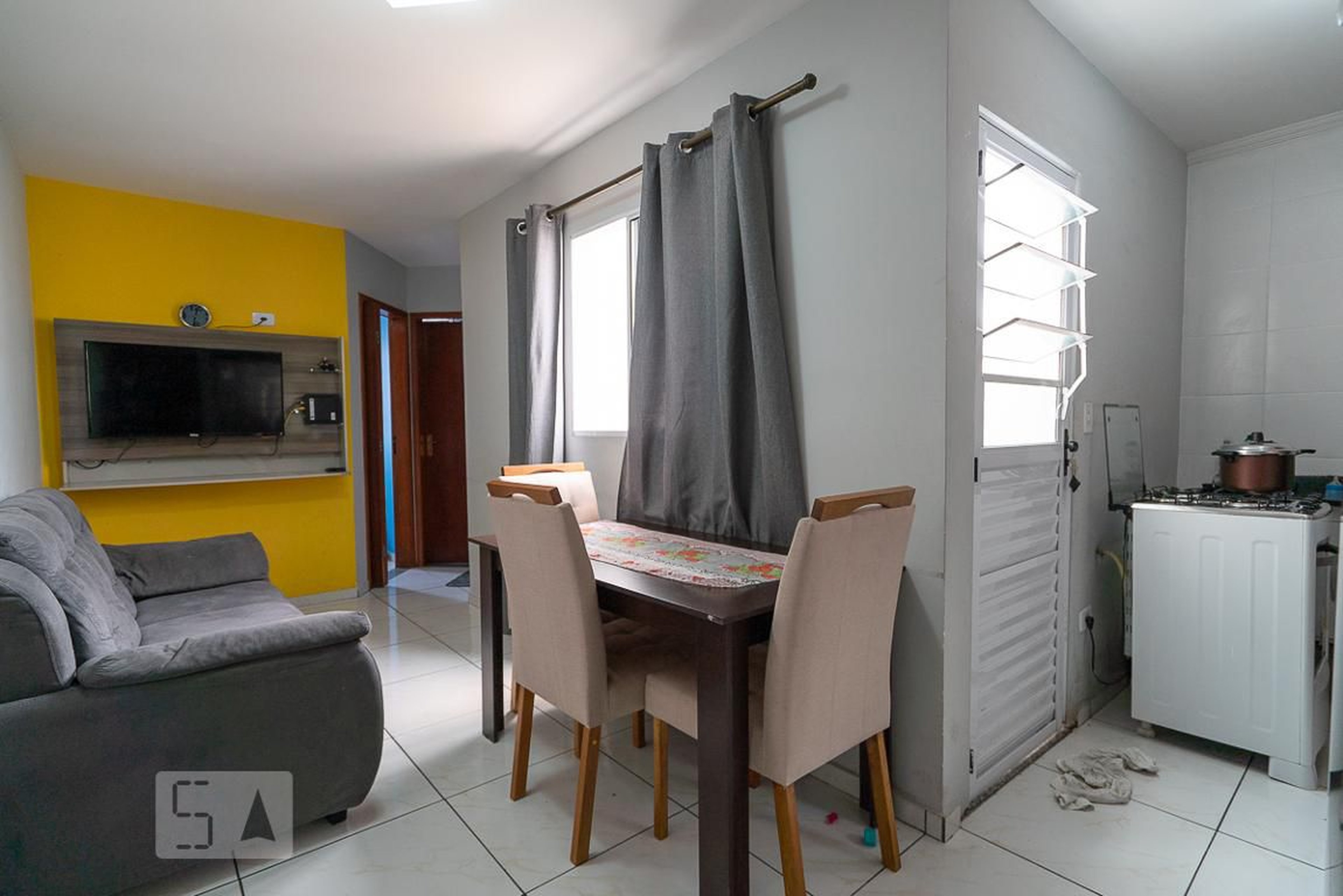 Entrada Condomínio em Rua Novarra, 162