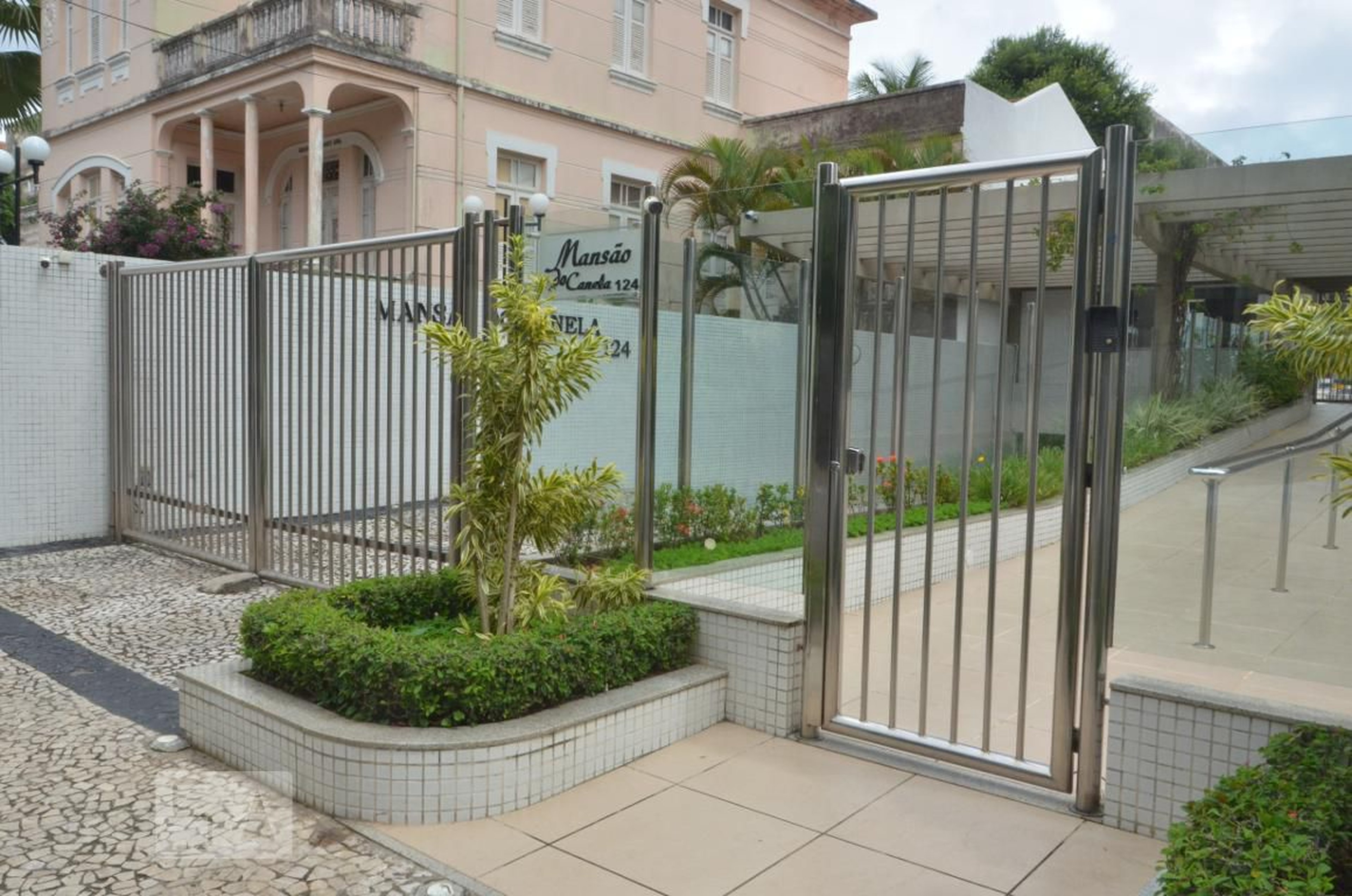 Fachada Condomínio em Avenida Araújo Pinho, 124