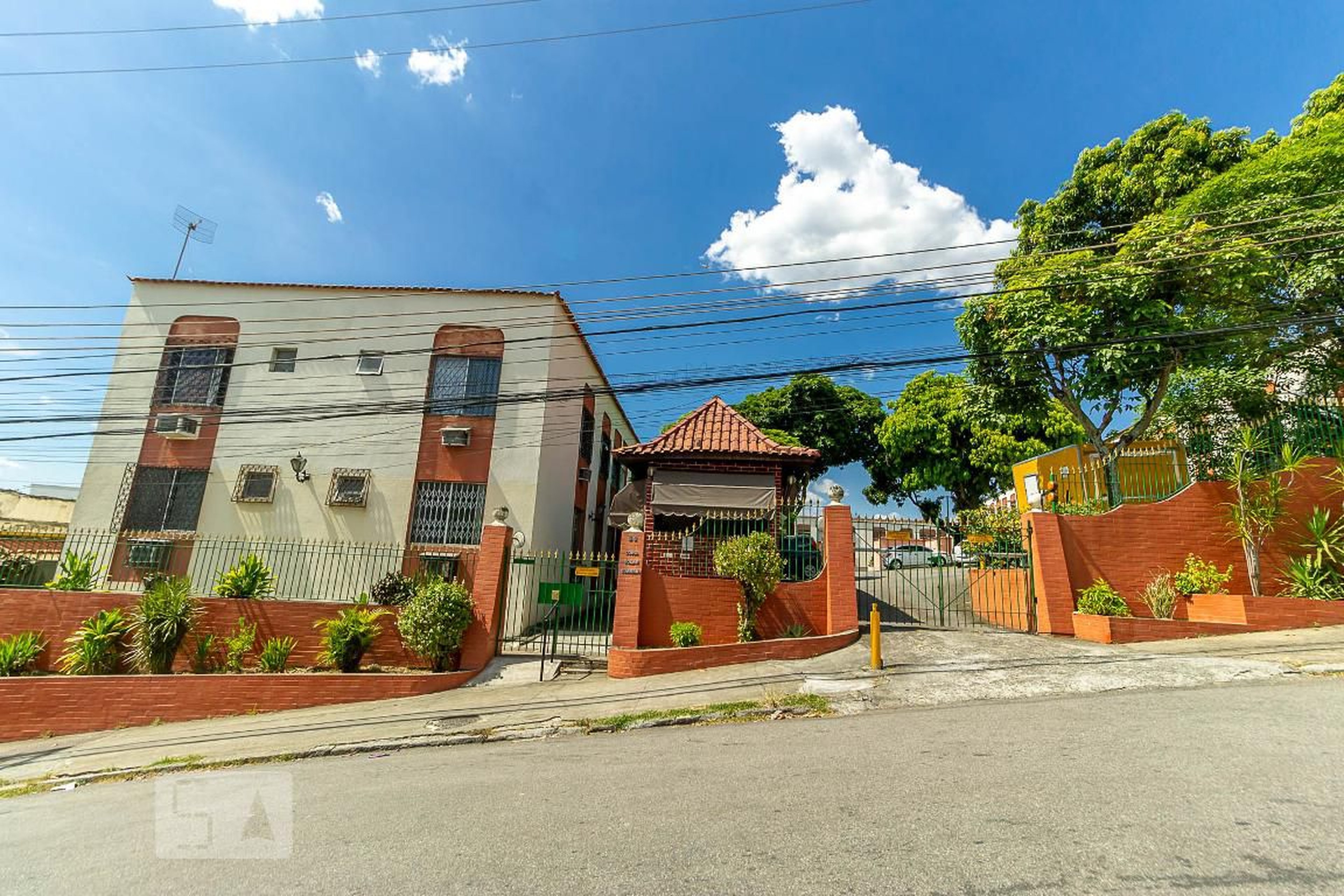 Fachada do Condomínio Condomínio Solar Guarani