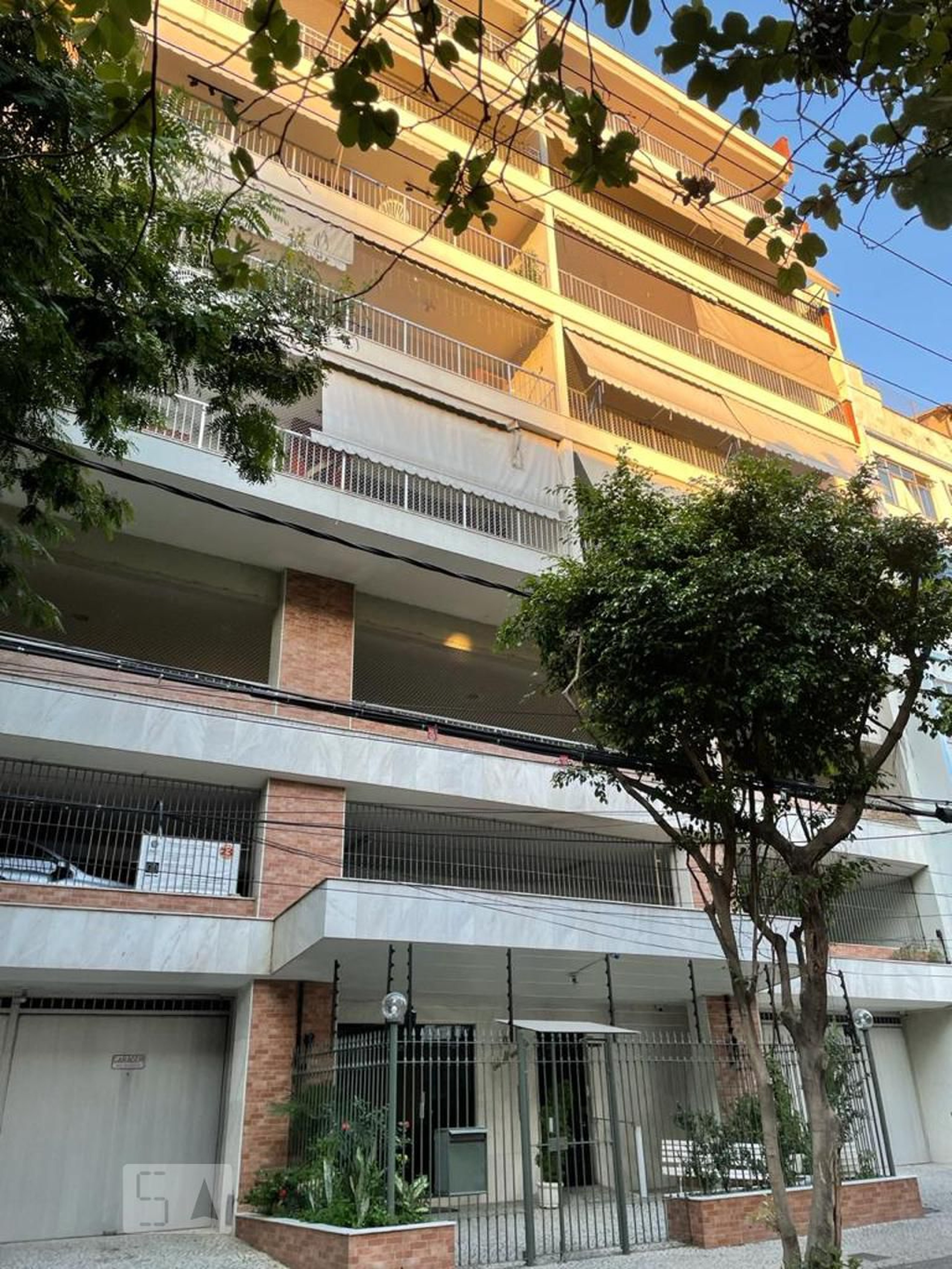 Fachada Condomínio em Rua Visconde de Cairú, 108