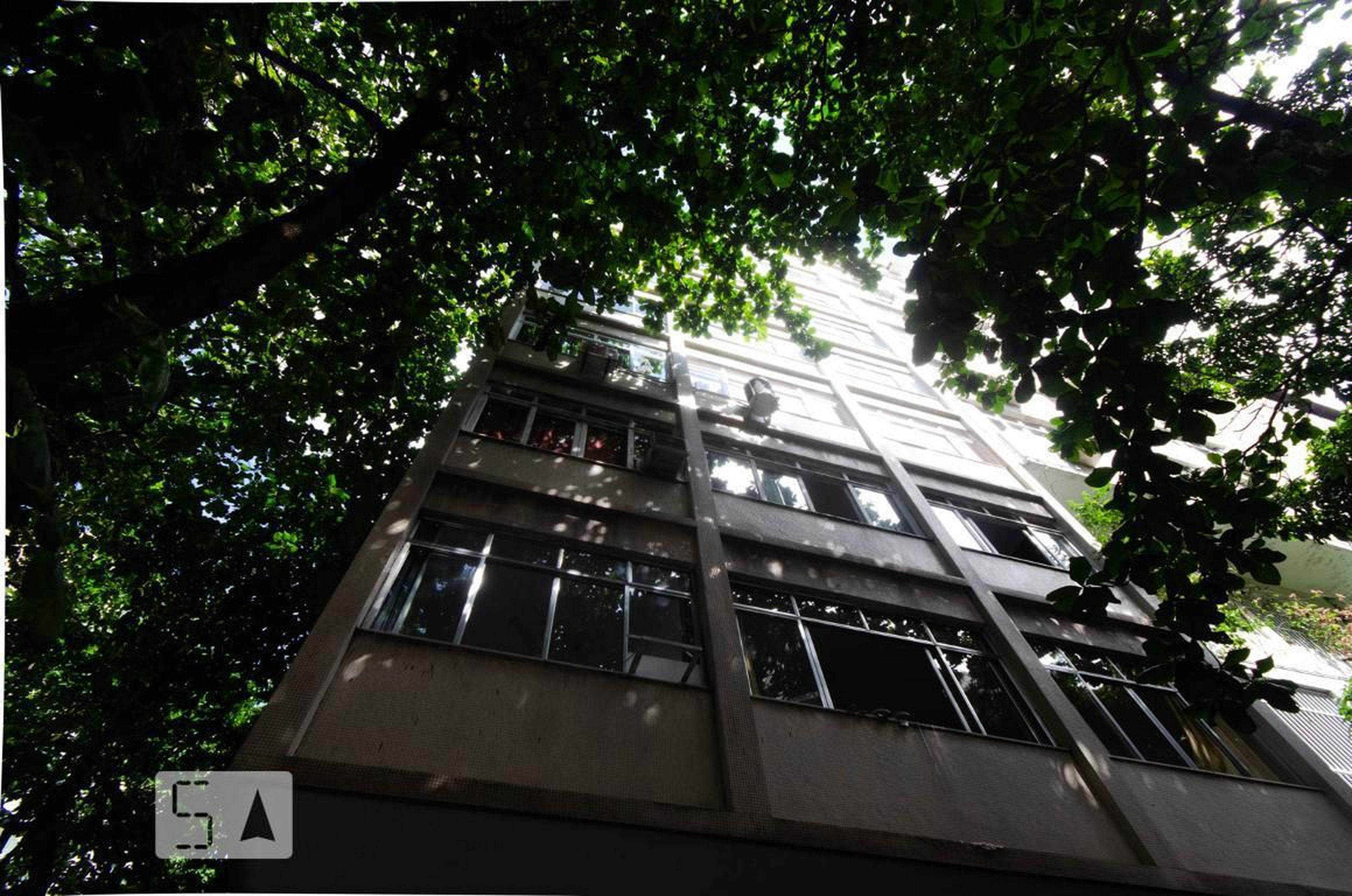 Fachada Condomínio em Rua Gomes Carneiro, 96