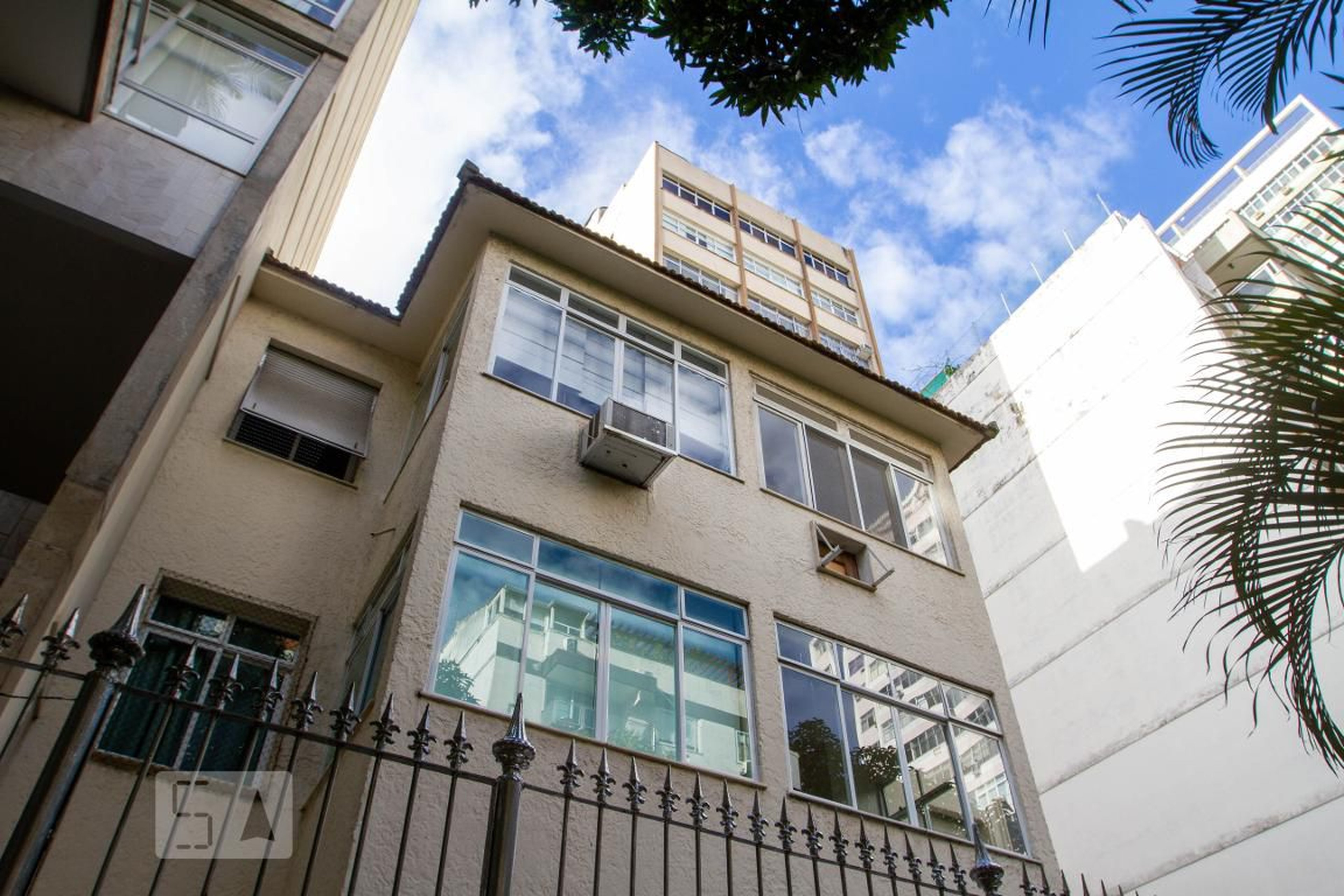 Fachada do Prédio Condomínio em Rua Nascimento Silva, 24