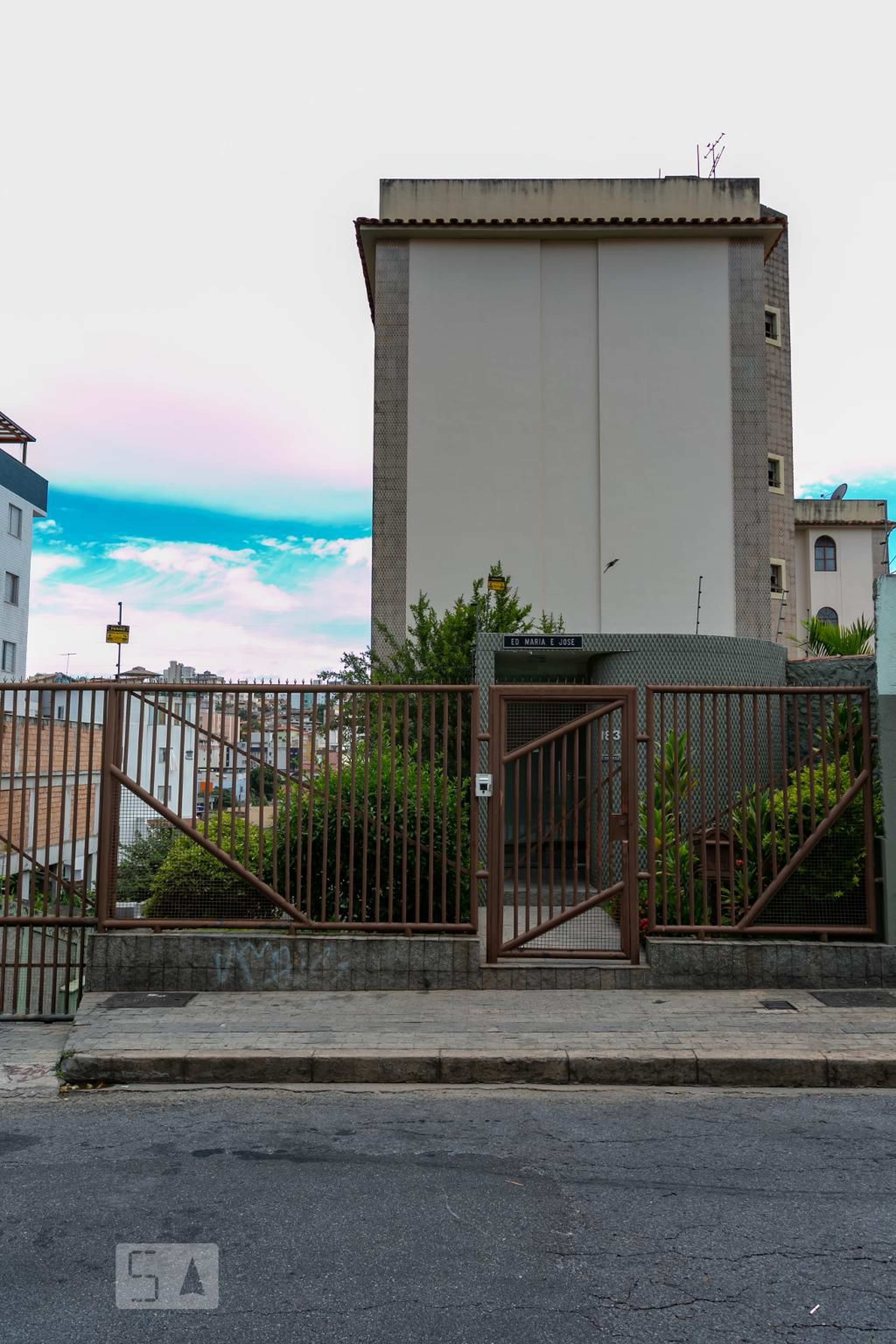Fachada Condomínio em Rua Horizontal, 183