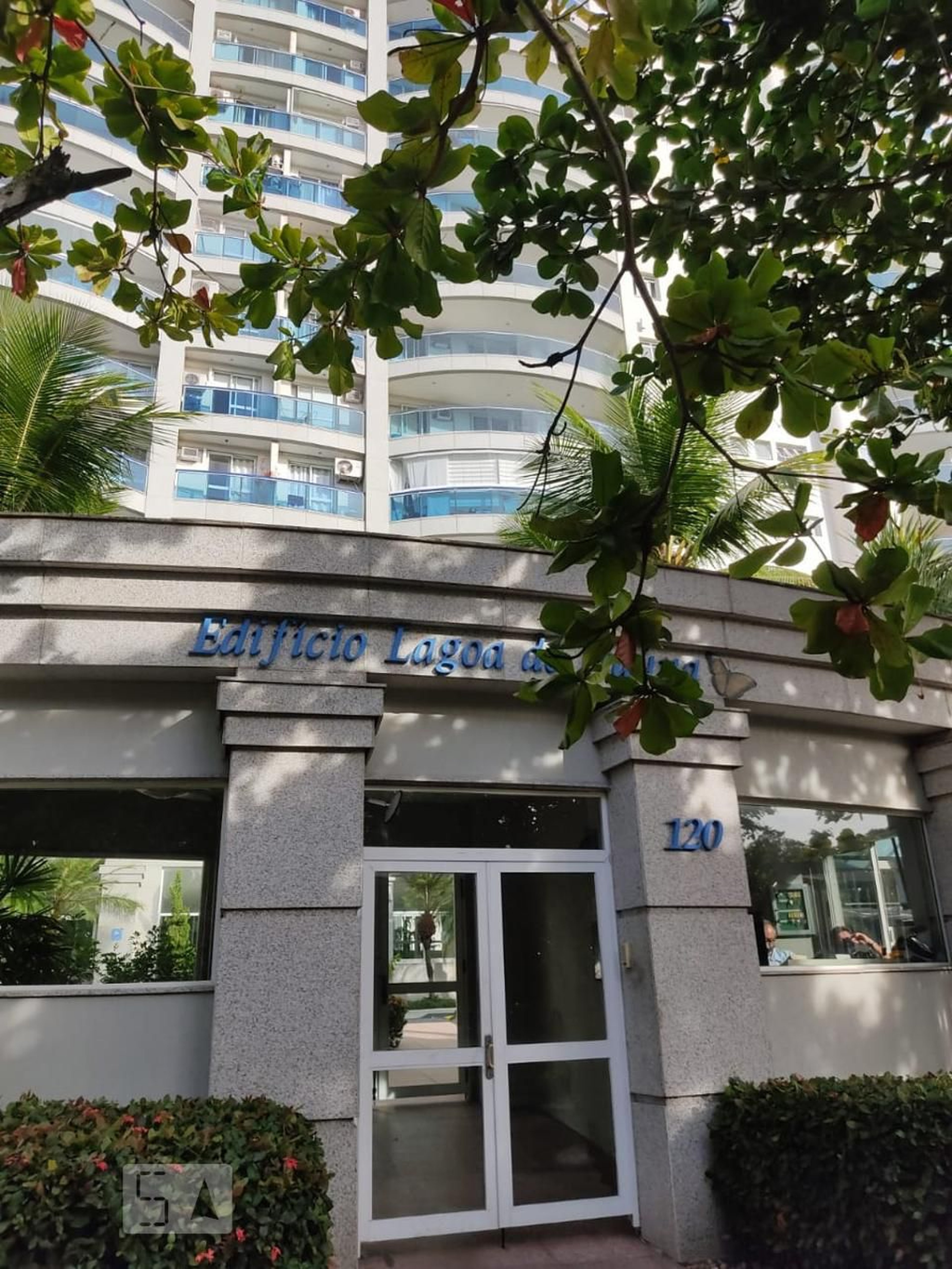 Fachada do Condomínio Condomínio Pedra de Itaúna