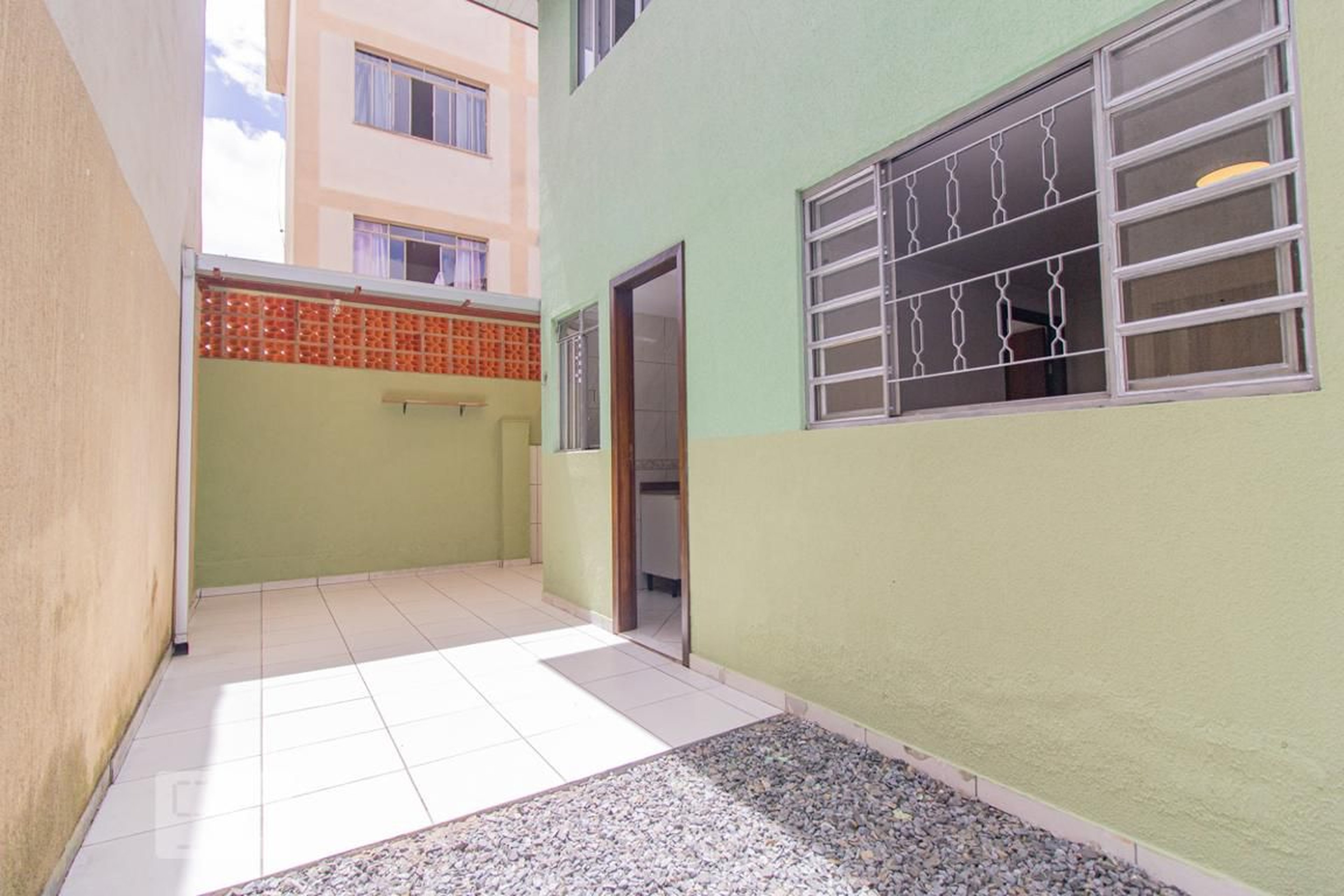 Área Externa - É Uma Casa Residencial