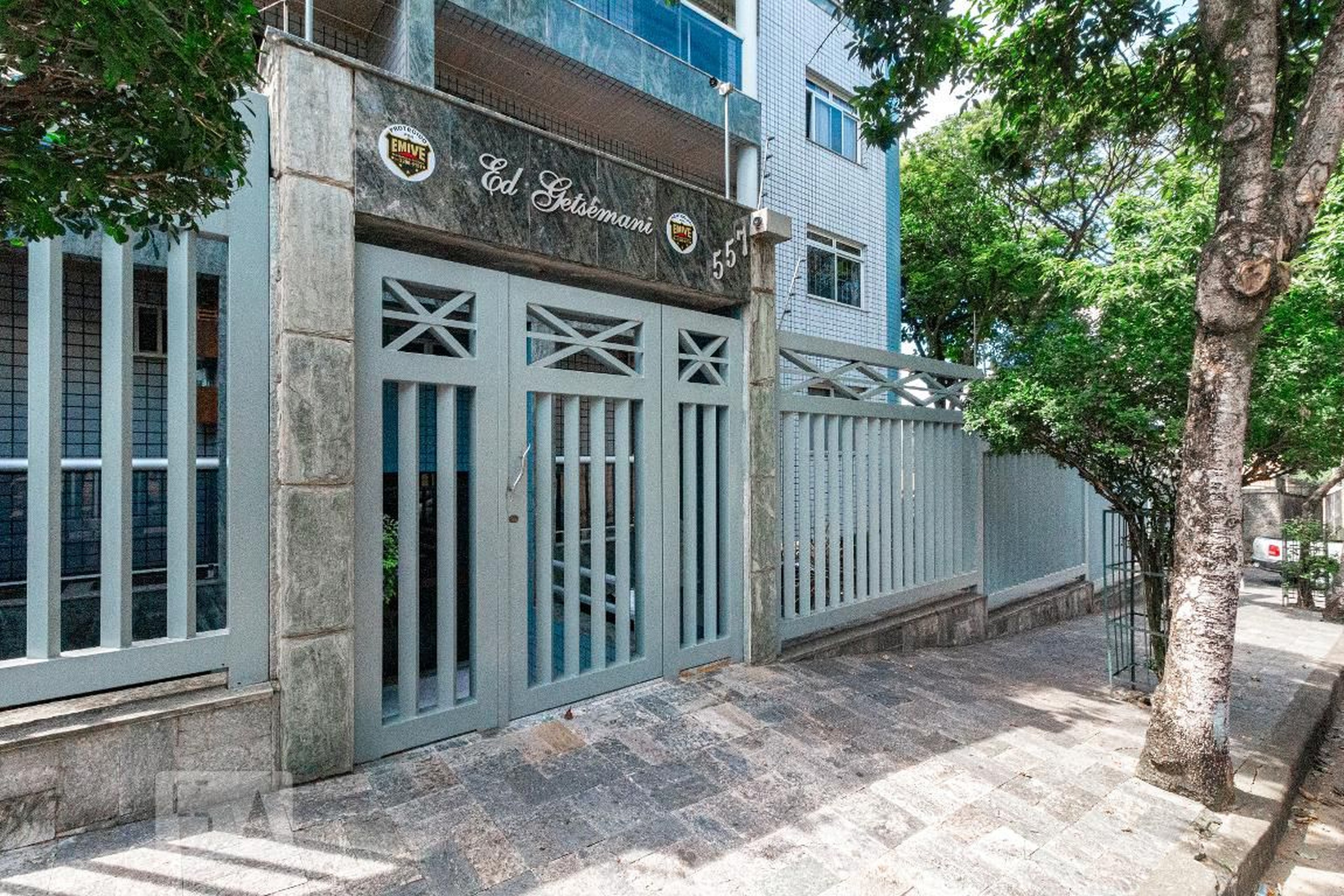 Fachada Condomínio em Rua Roberto Lúcio Aroeira, 557