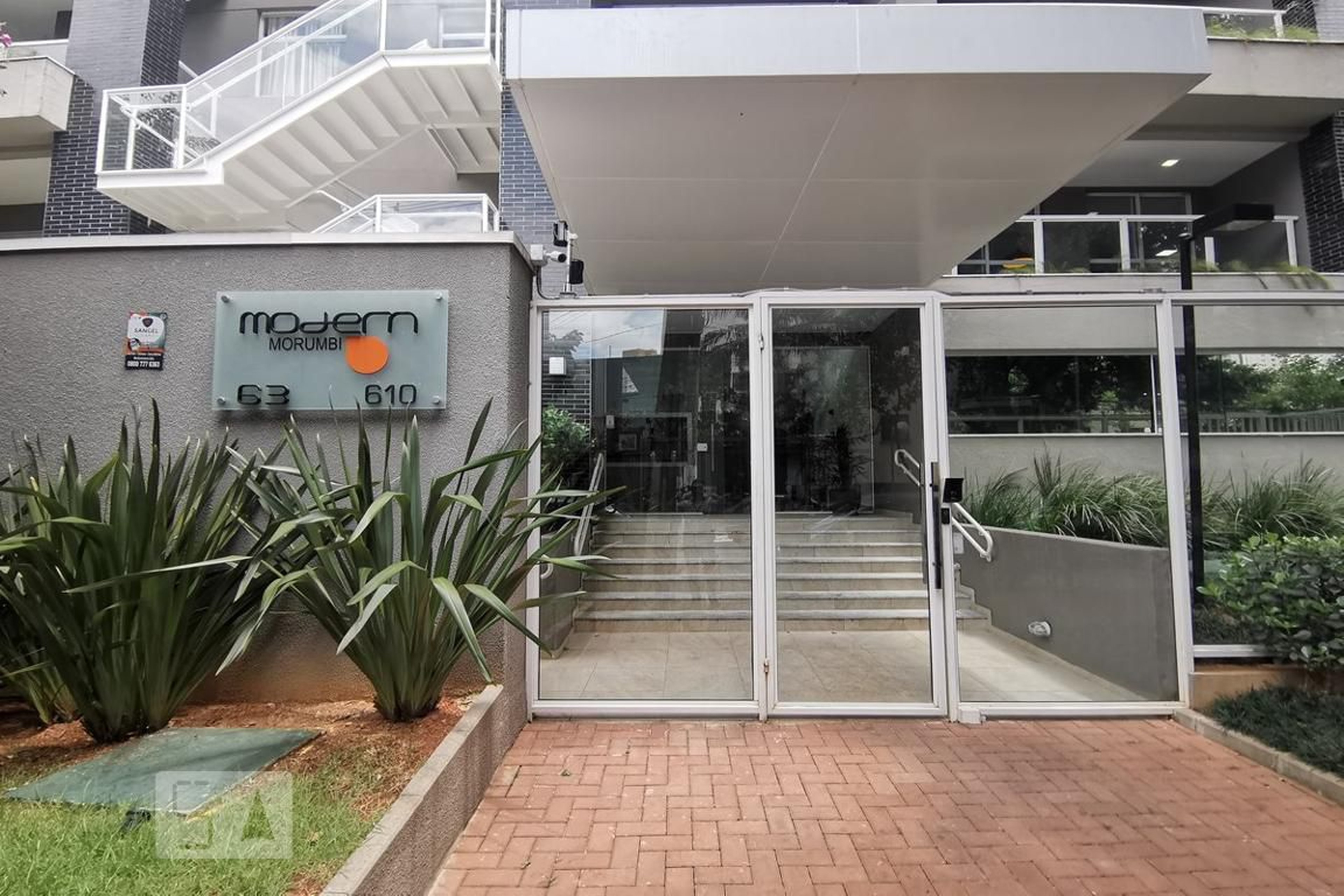 Fachada do Condomínio Condomínio Modern