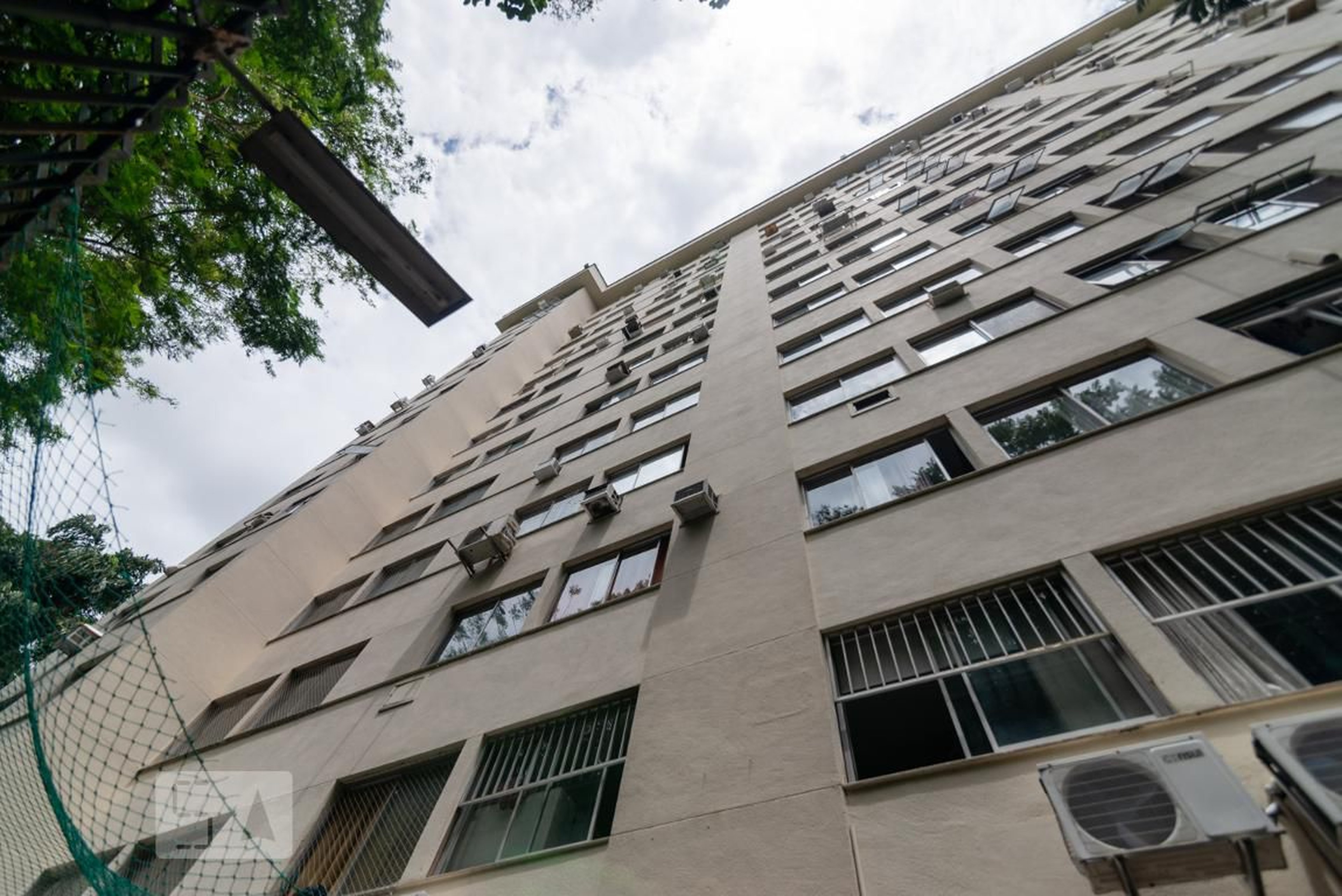 Fachada do Condomínio Edifício Bandeirante Pedro Lobo