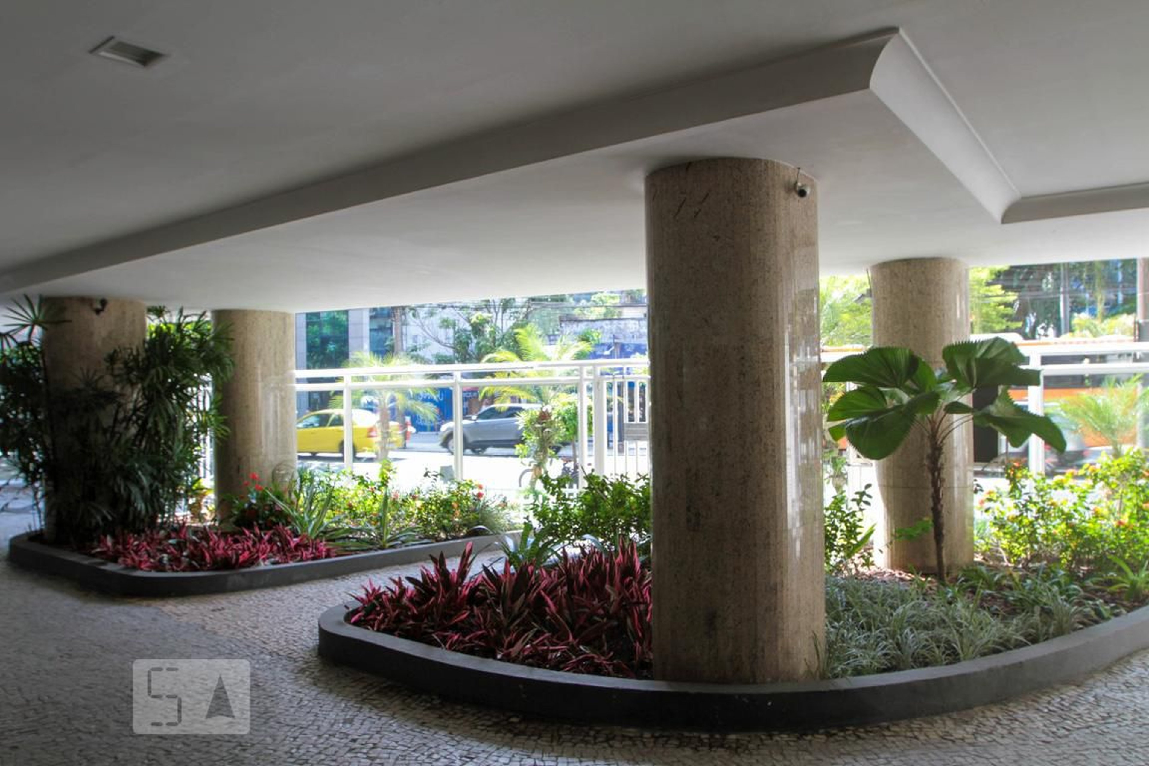 Entrada do Prédio - Edifício Palazzo da Gavea