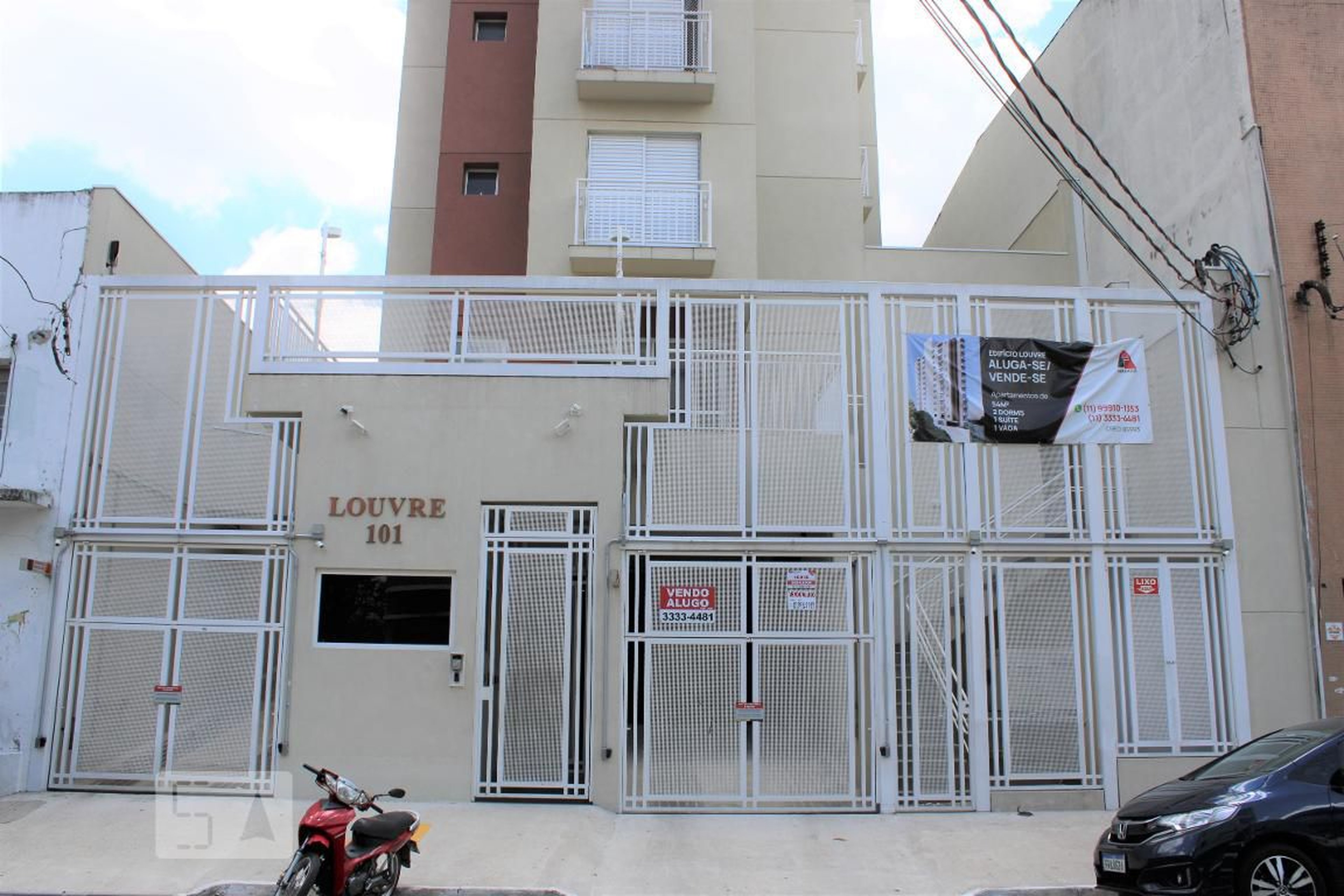 Fachada do Condomínio Condomínio Louvre