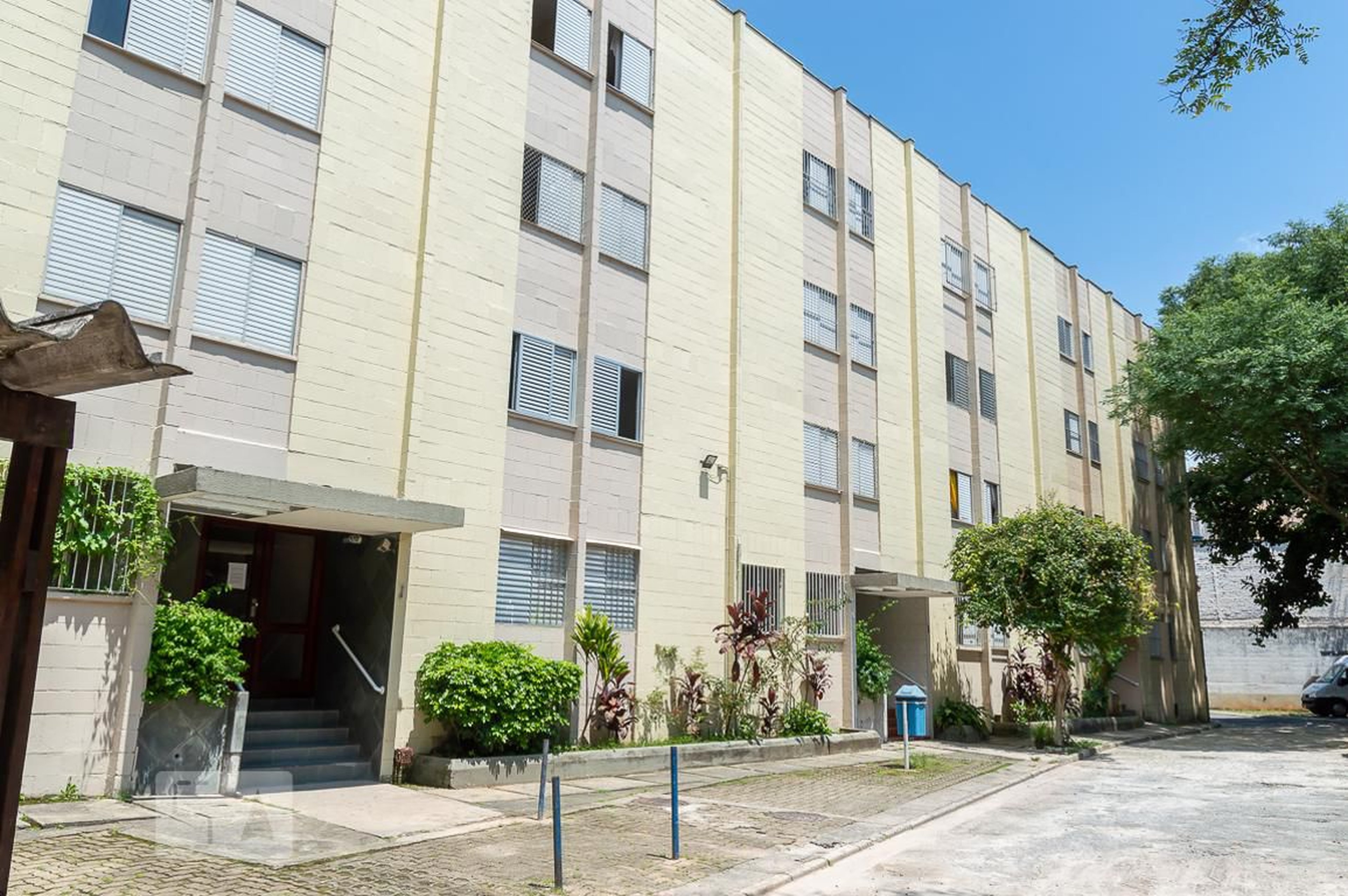 Fachada Condomínio em Avenida Visconde do Rio Branco, 145