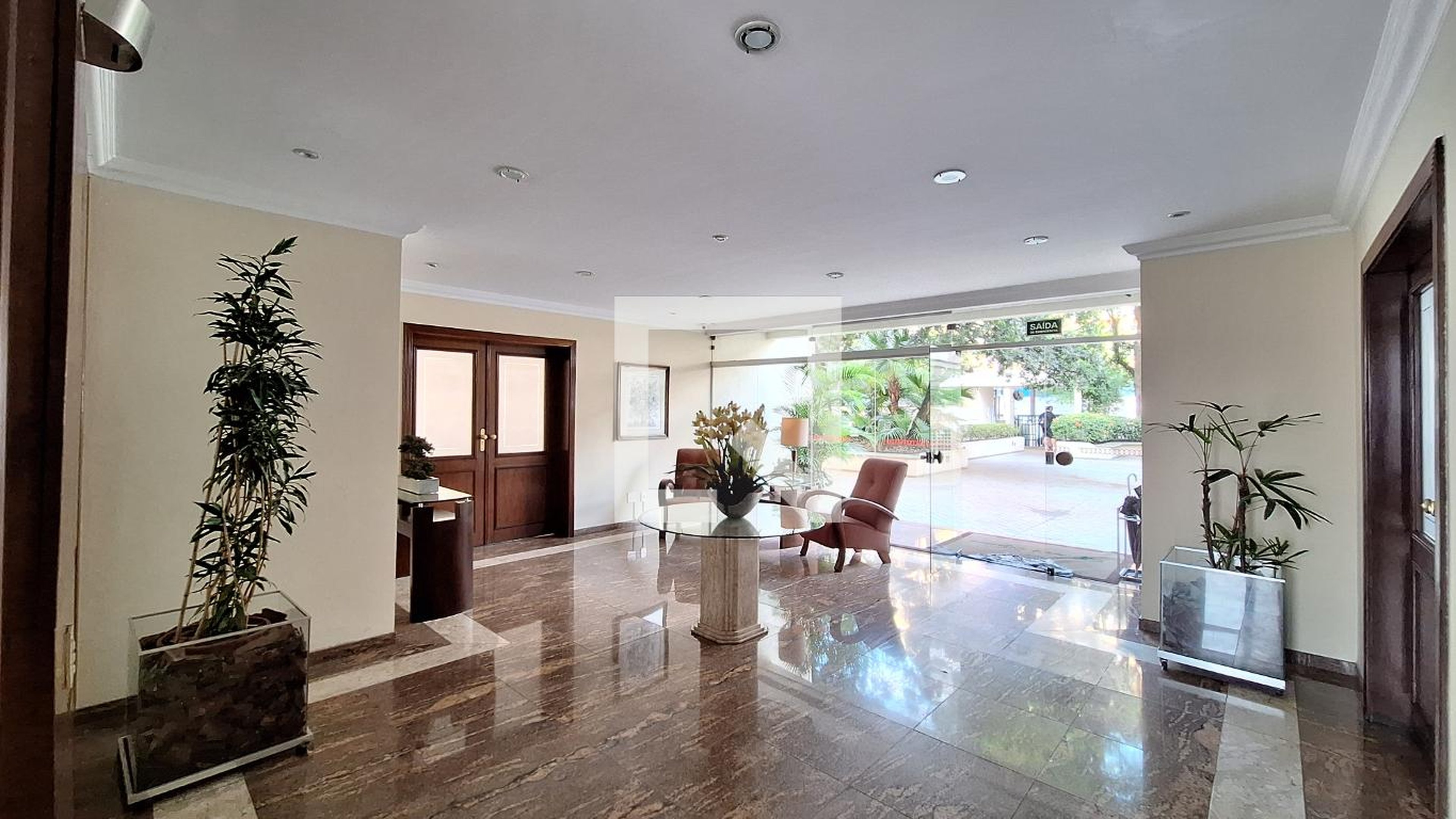 Hall - Champs Élysées