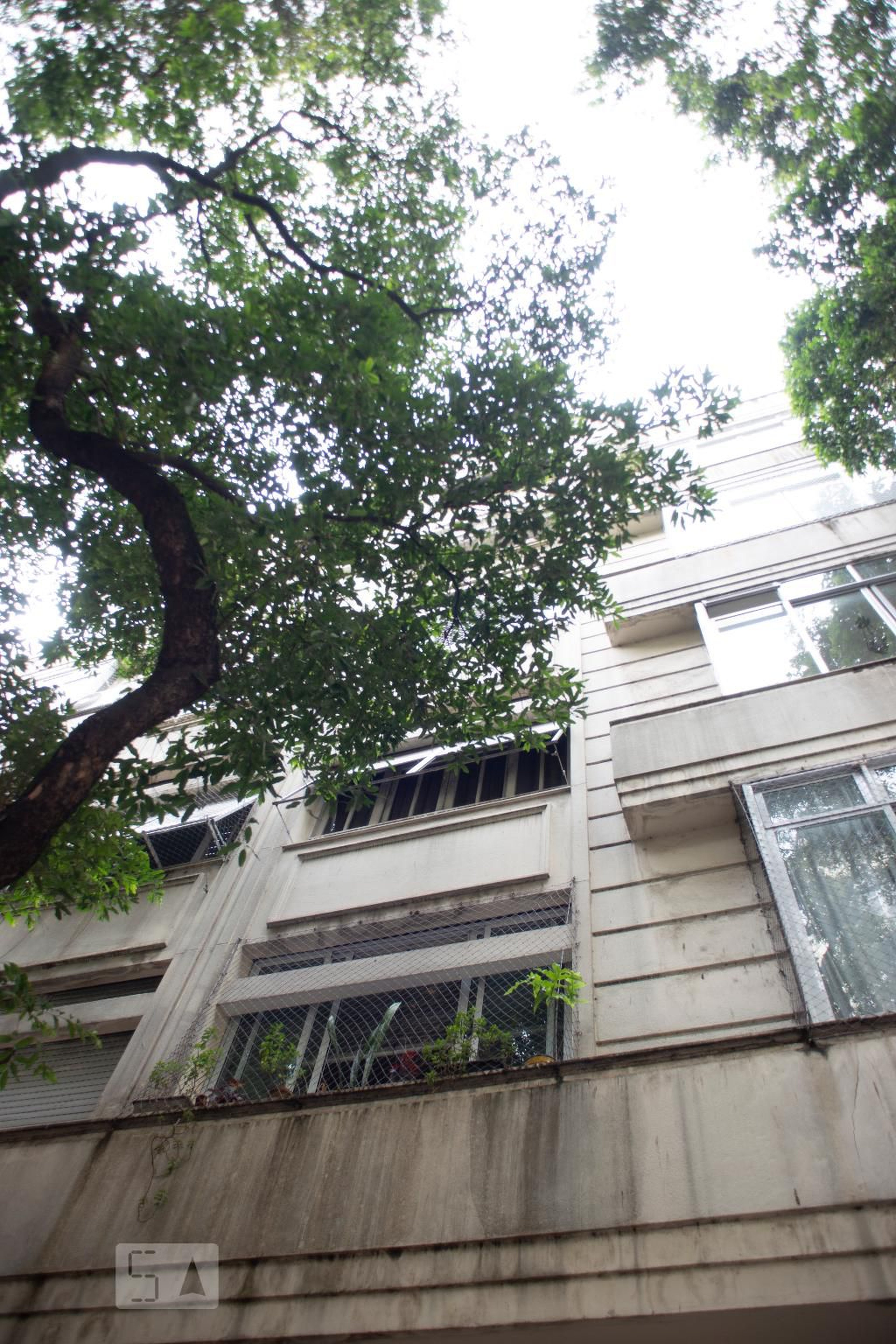 Fachada Condomínio em Rua Ministro Viveiros de Castro, 110