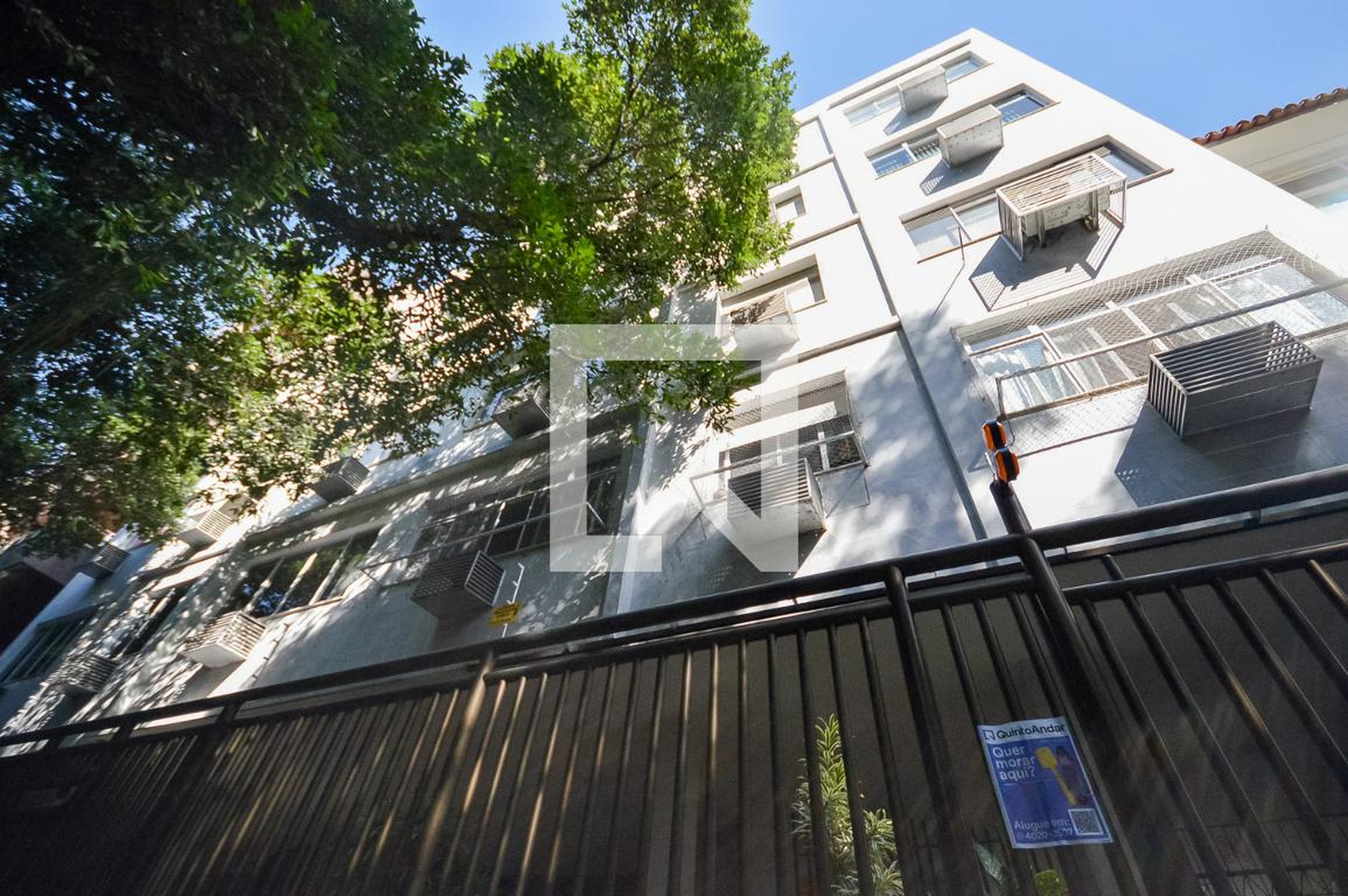 Fachada Condomínio em Rua Dona Delfina, 25