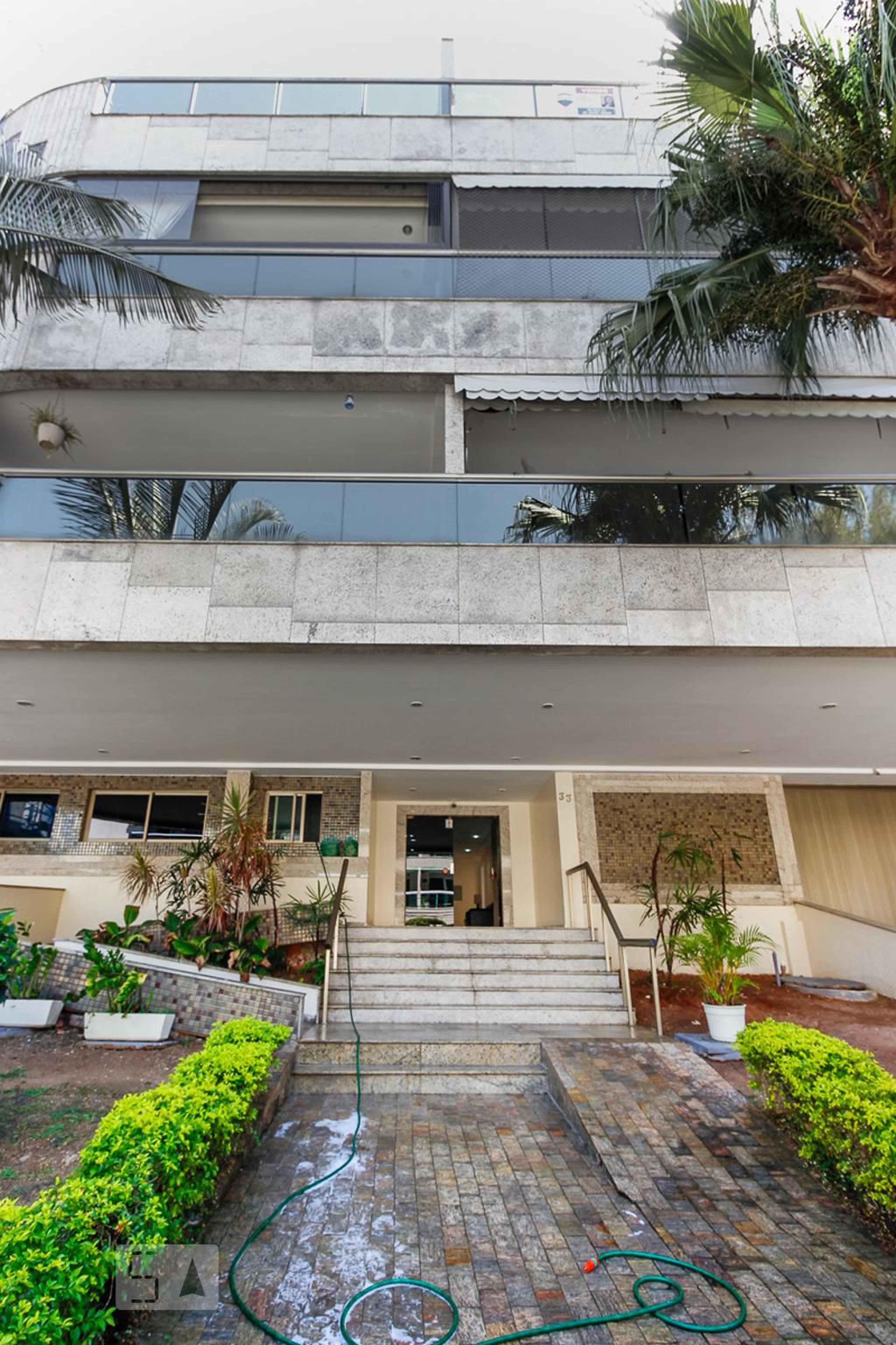 Fachada Condomínio em Rua Agenor Rabello, 33