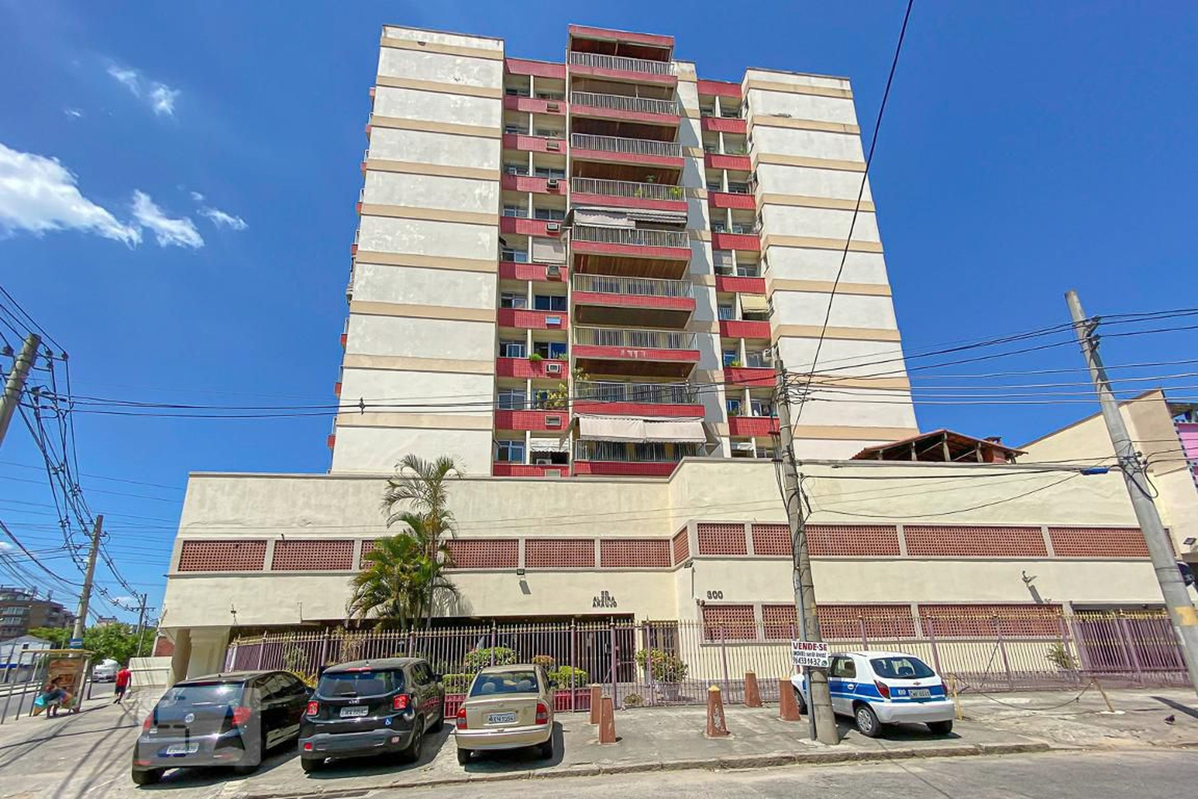 Fachada do Condomínio Condomínio Alzira Araújo