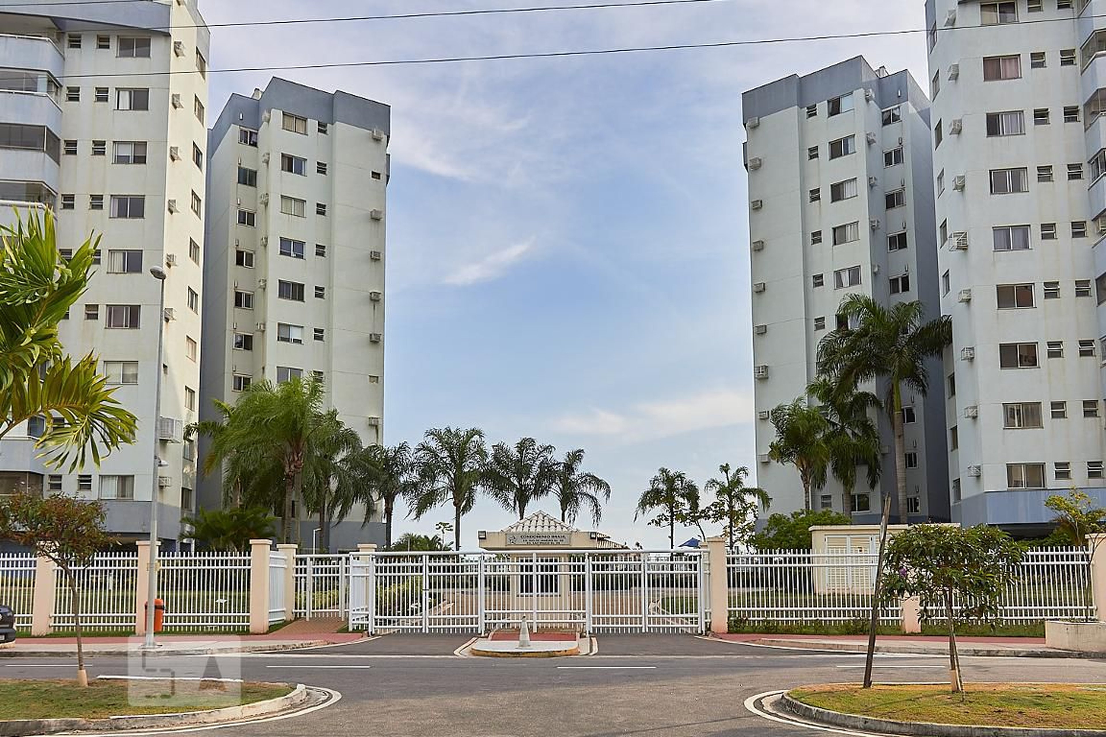 Fachada do Condomínio Condomínio Vila do Pan Argentinaedifício Buenos Aires