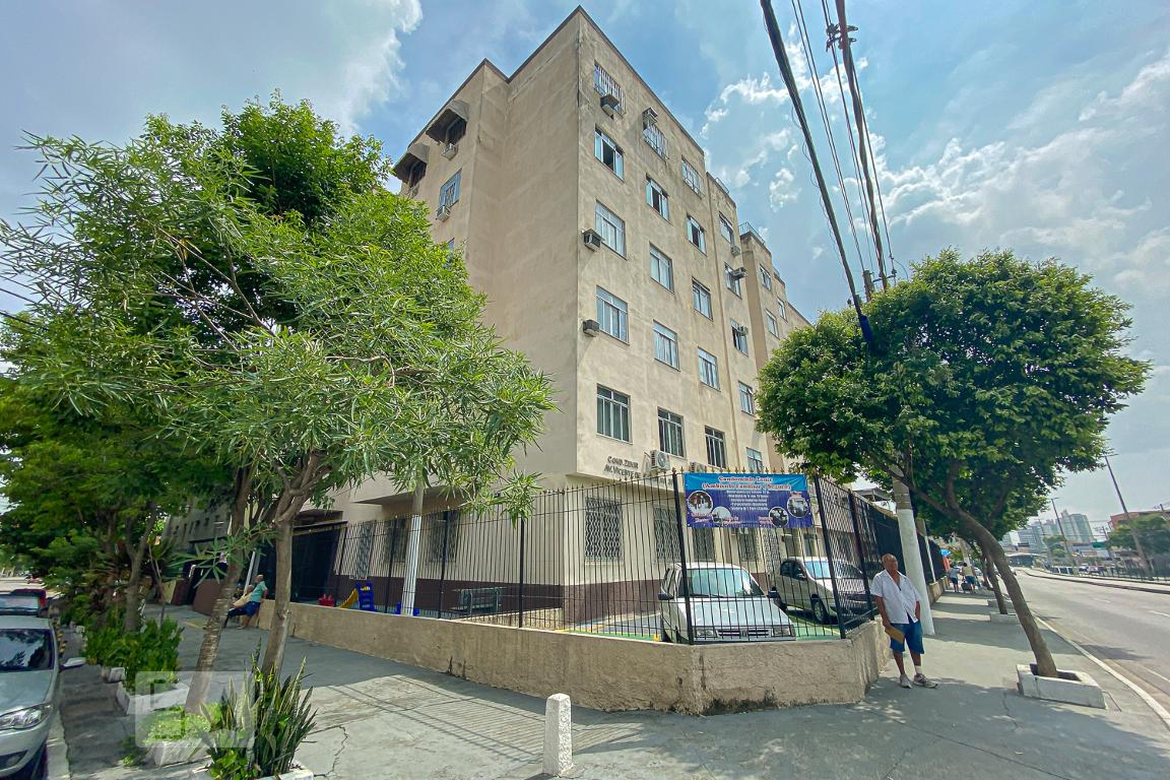 Fachada do Condomínio Edifício Zenir