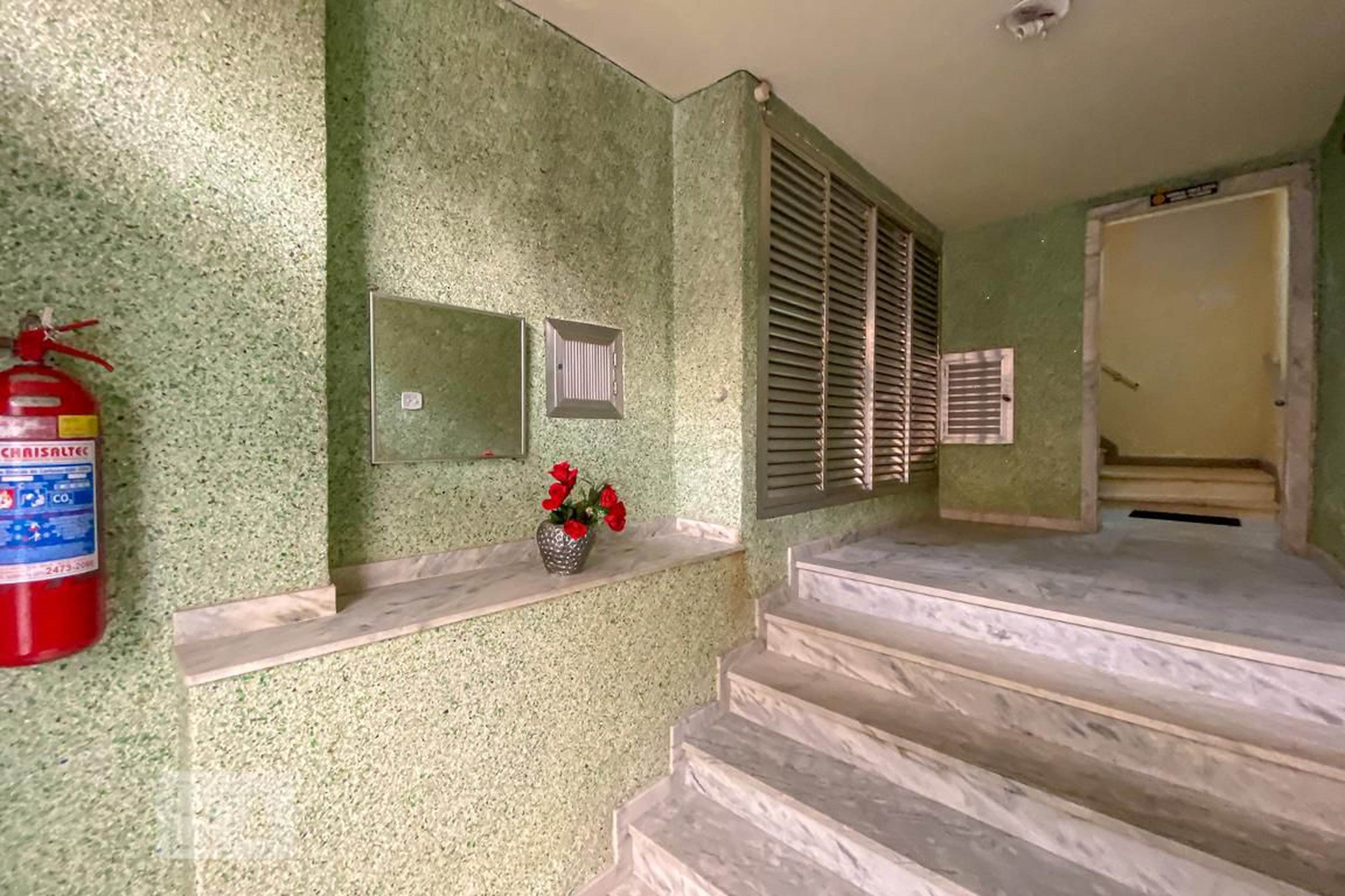 Hall de Entrada Condomínio em Avenida Vicente de Carvalho, 141