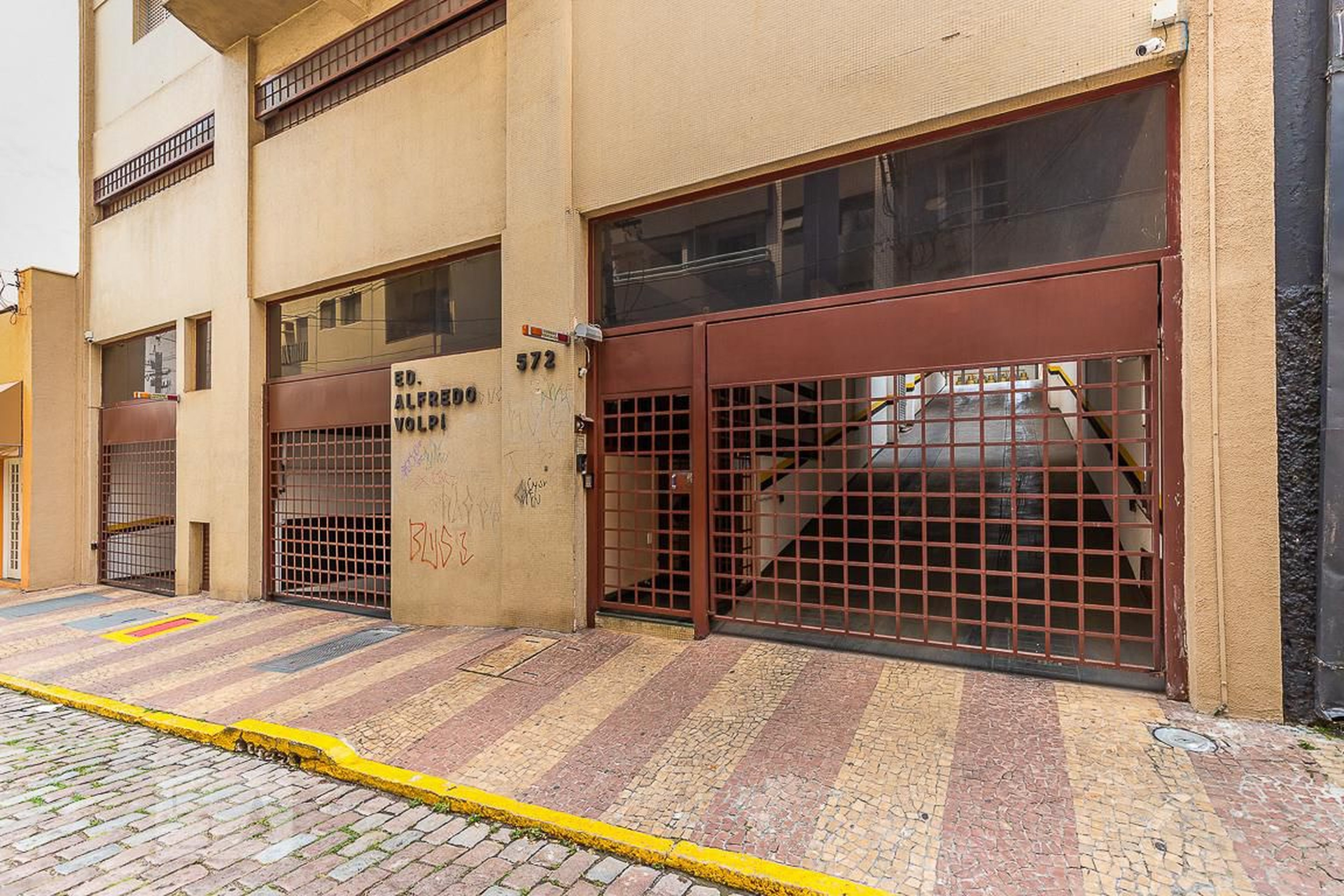 Fachada Condomínio em Rua Antônio Cesarino, 572