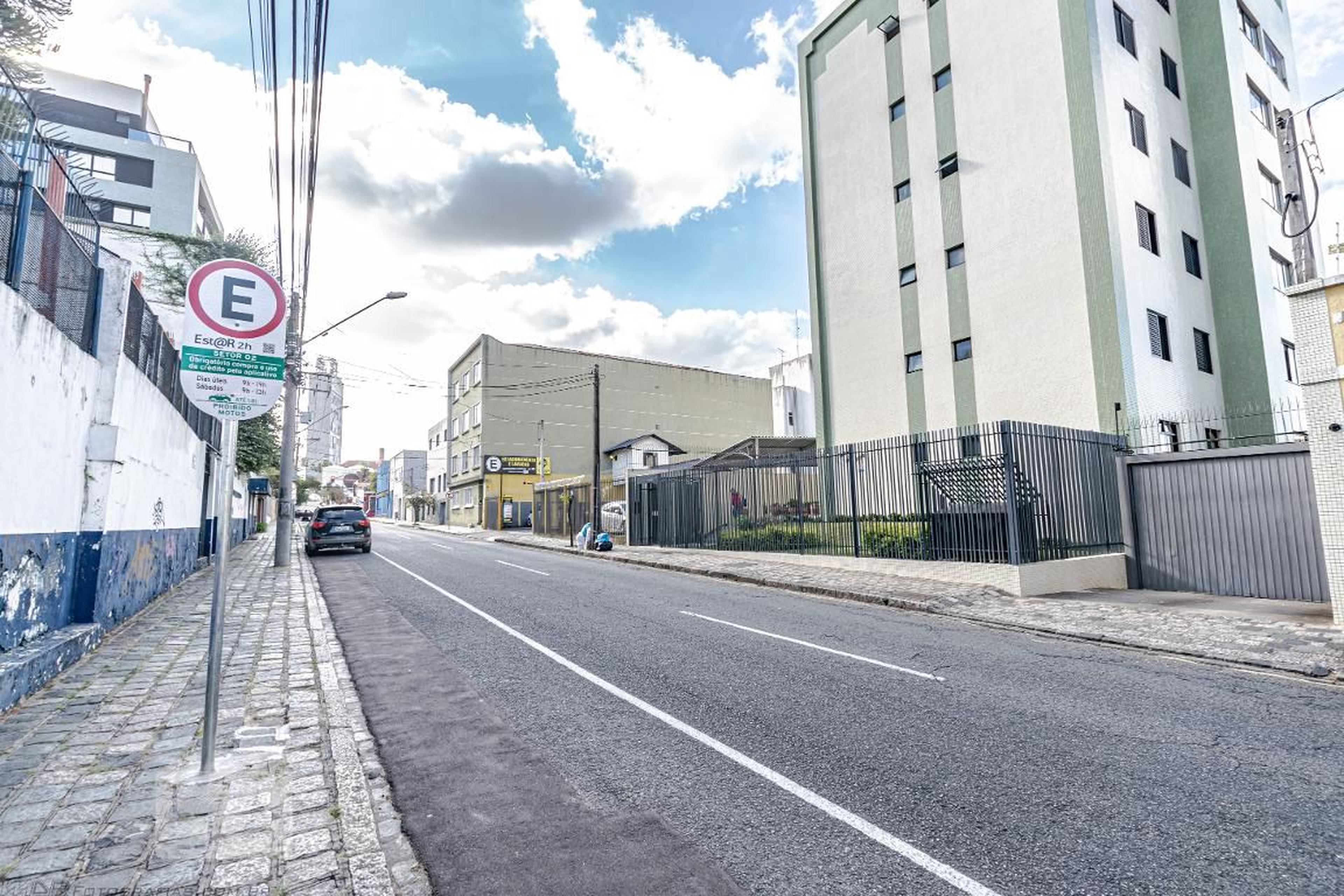 Fachada Condomínio em Rua Presidente Carlos Cavalcanti, 1070