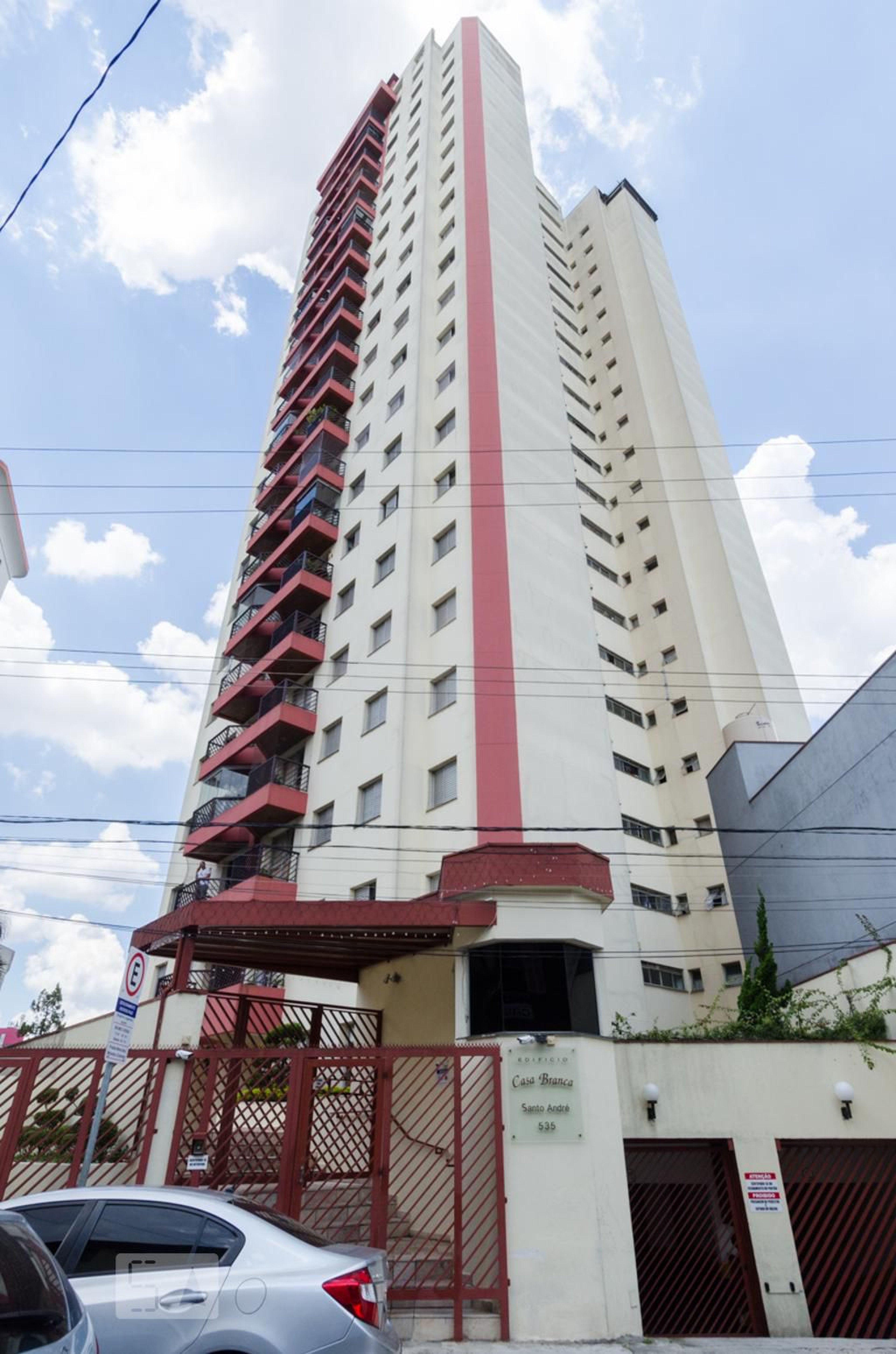 Fachada do Condomínio Edifício Casa Branca