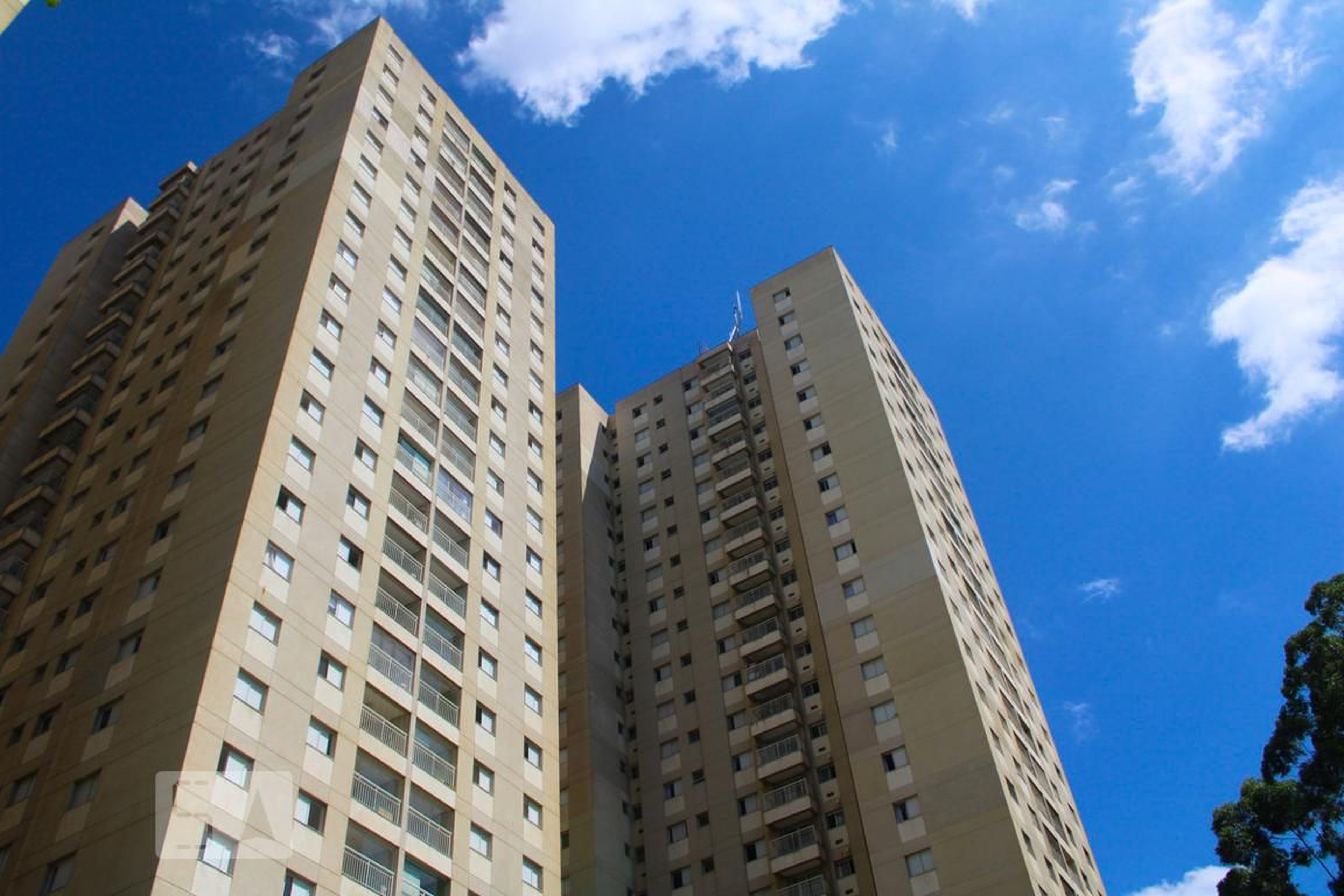 Fachada Condomínio em Rua Maria Abadia dos Santos, 100