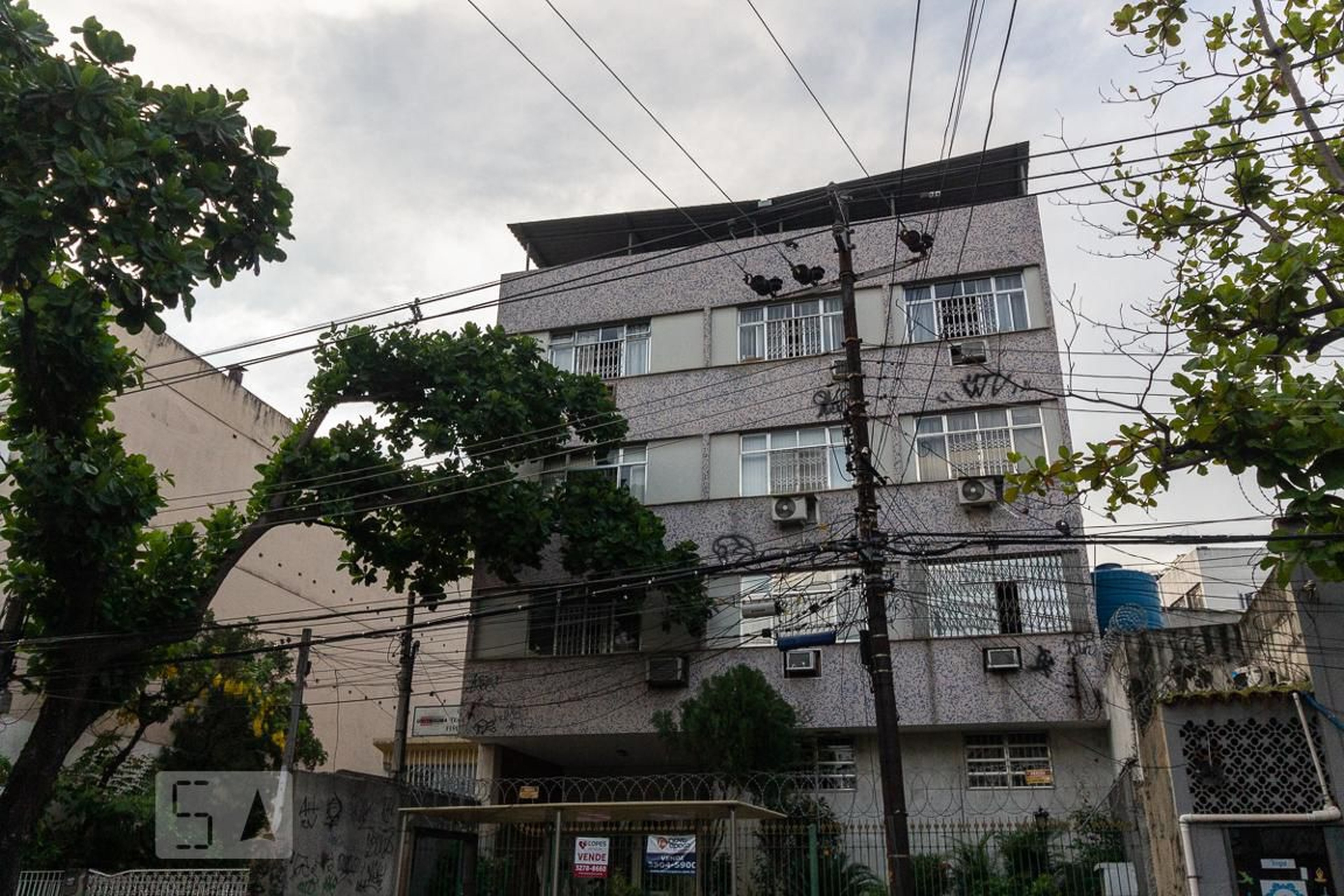 Fachada Condomínio em Rua Aristides Caire, 219