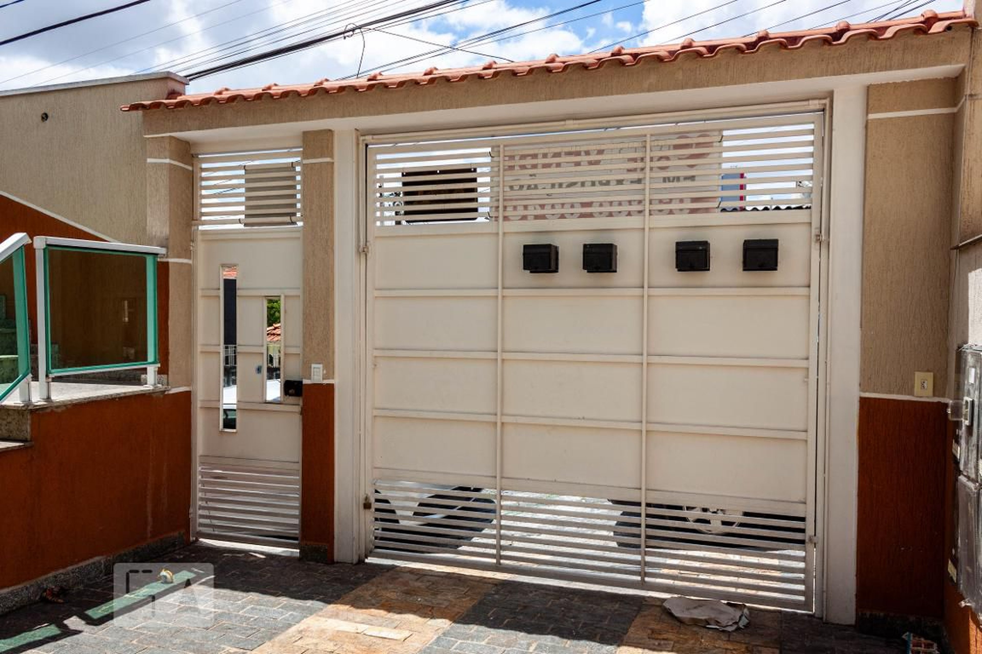 Fachada Condomínio em Rua Irmãos Pila, 337