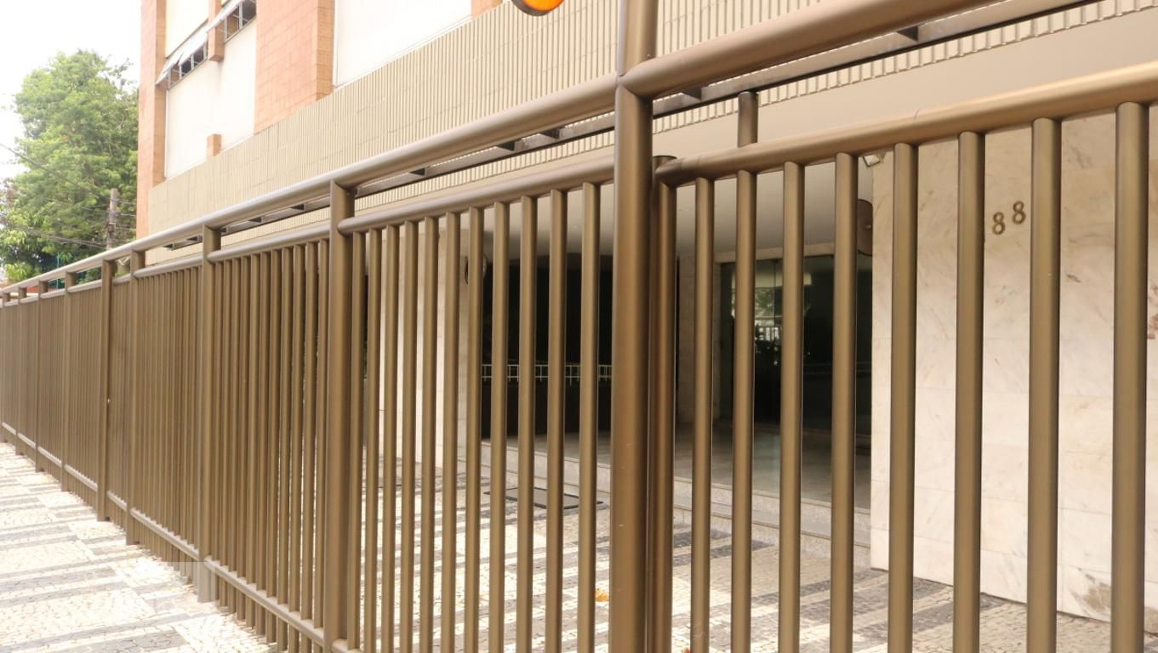 Fachada do Condomínio Condomínio Ary Parreiras