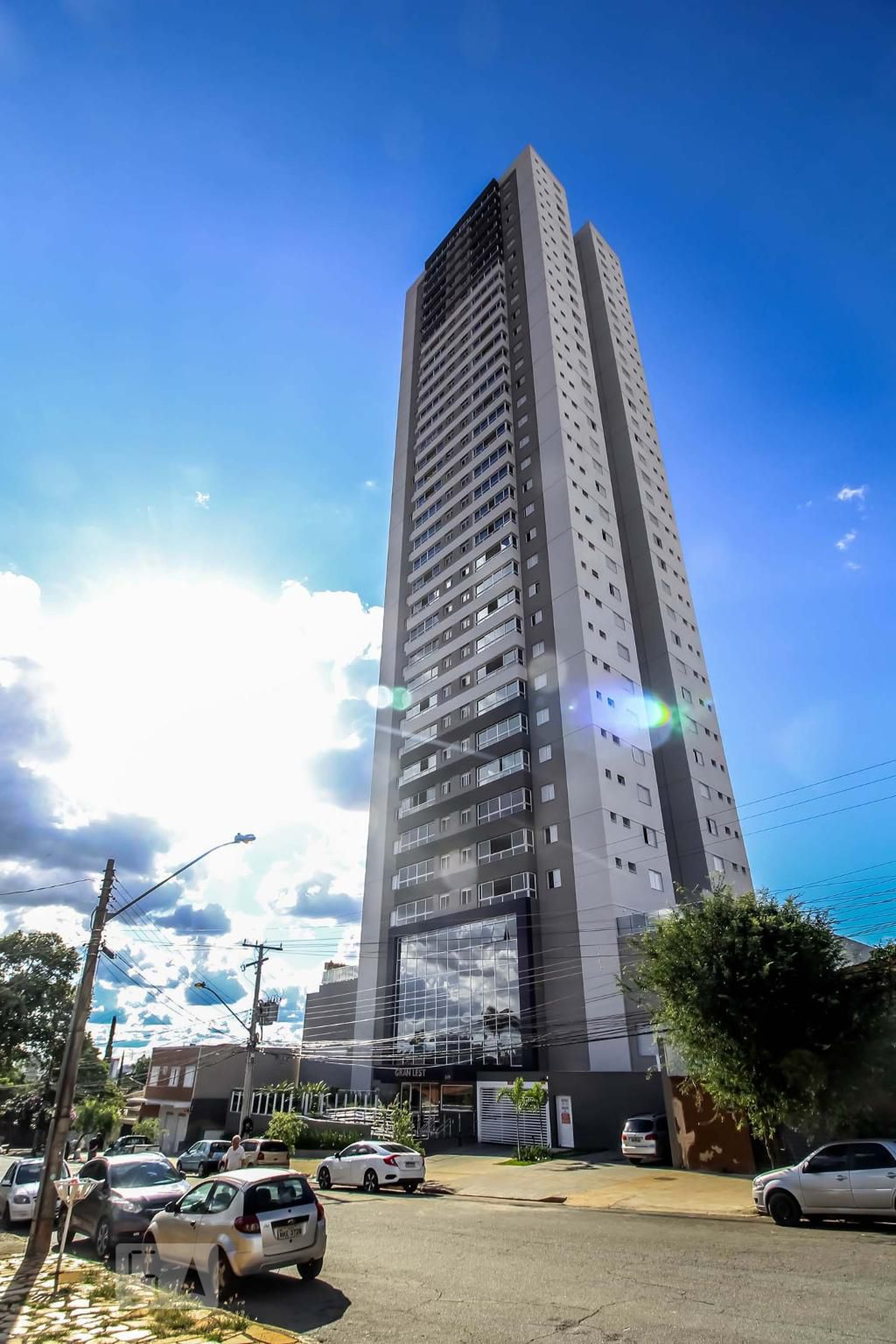 Fachada do Condomínio Condomínio Gran Leste