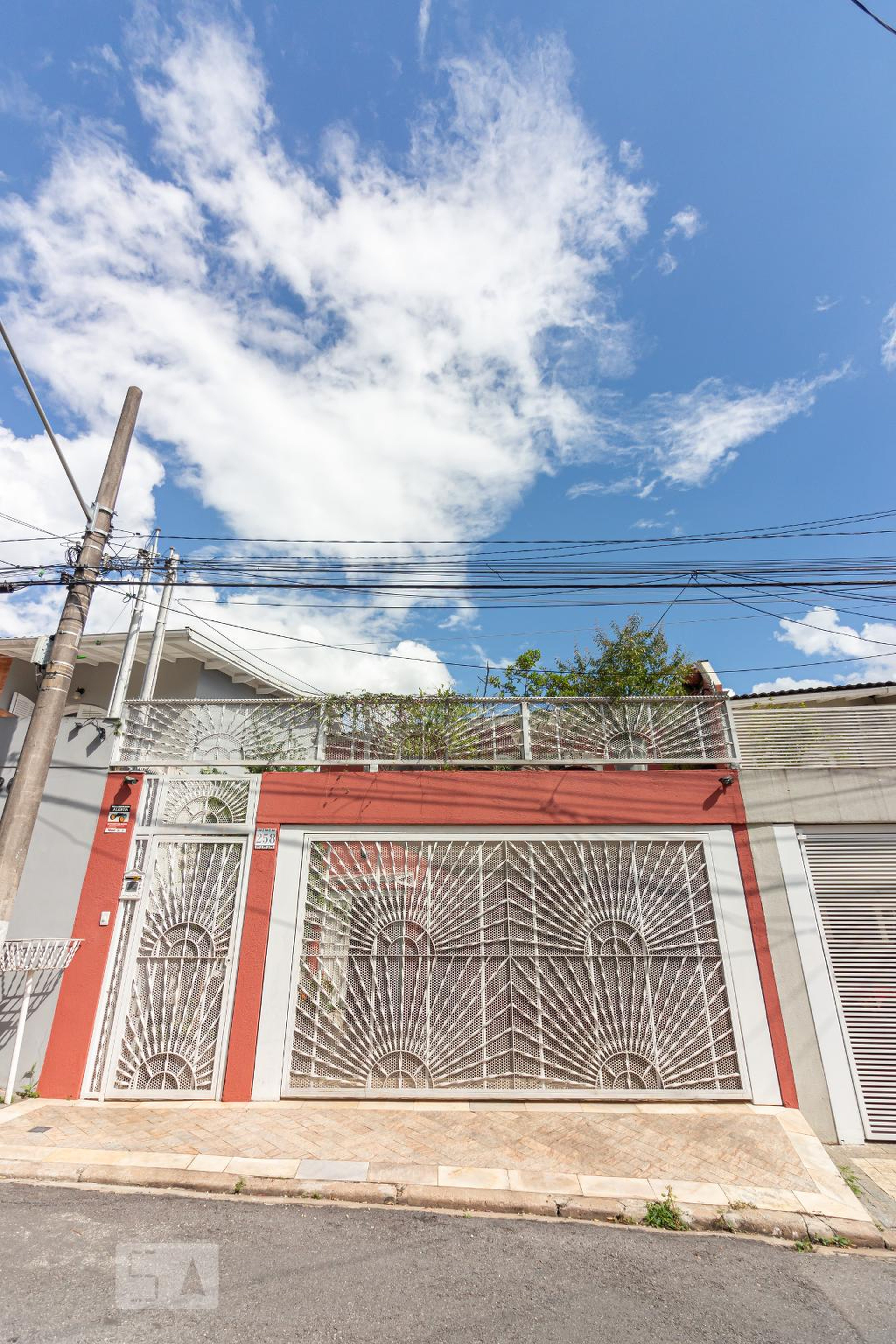 Fachada Condomínio em Rua Heitor Ariente, 258